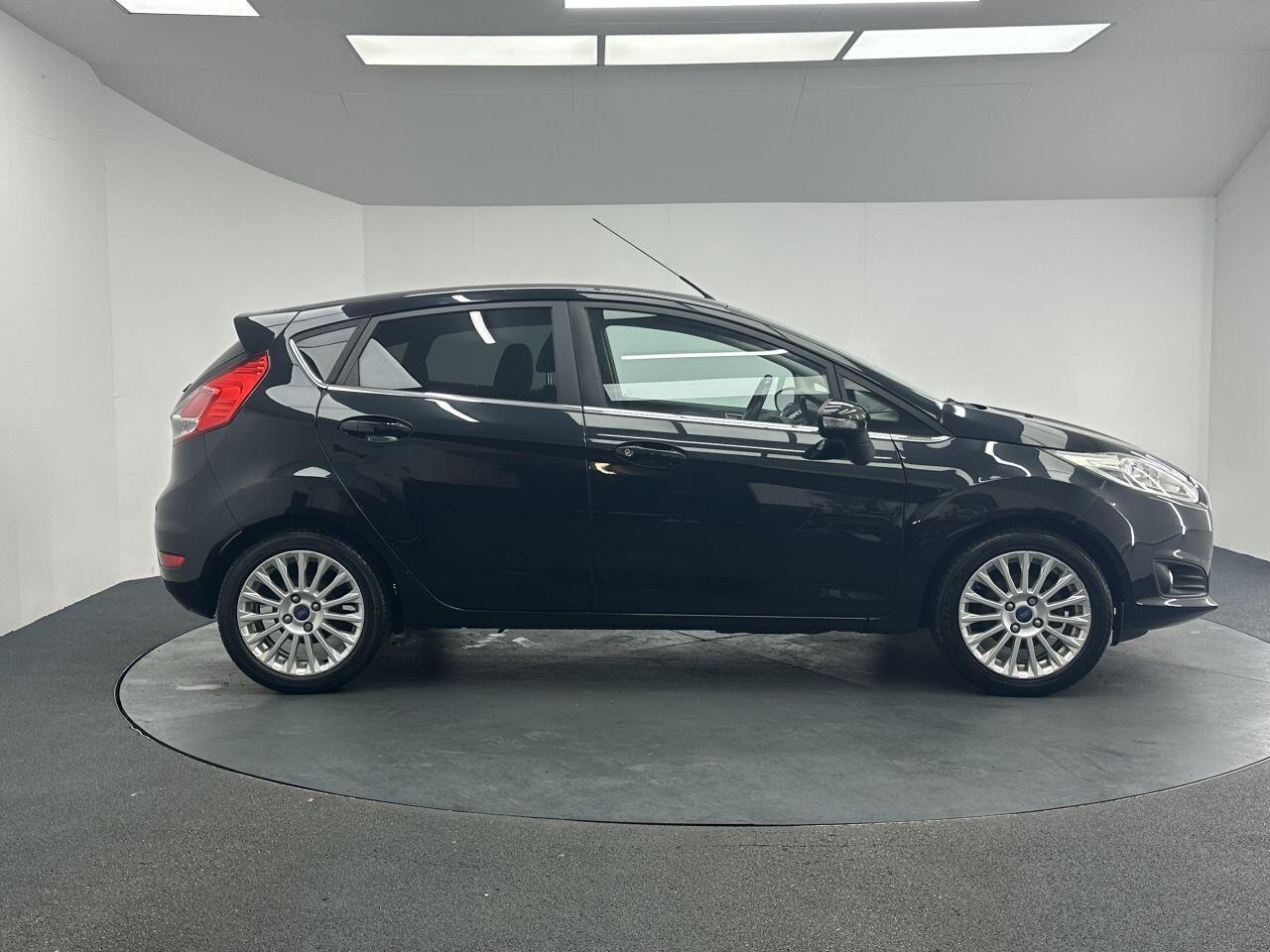 Ford Fiesta - Image 12