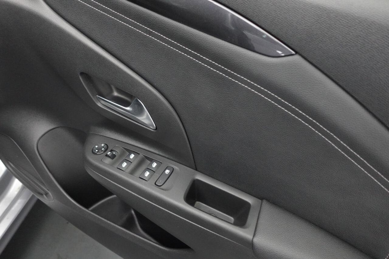 Vauxhall Corsa - Image 19