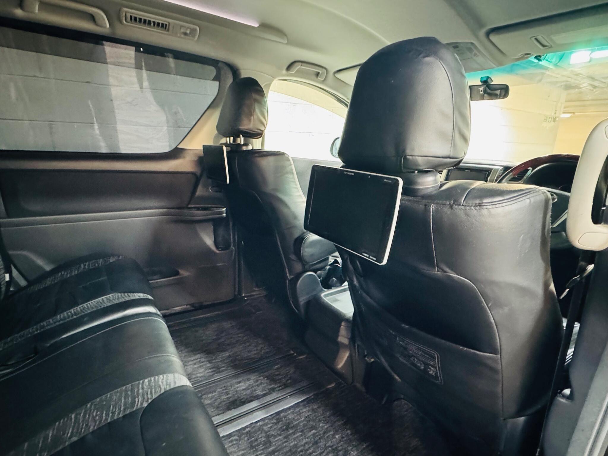 Toyota Vellfire - Image 13