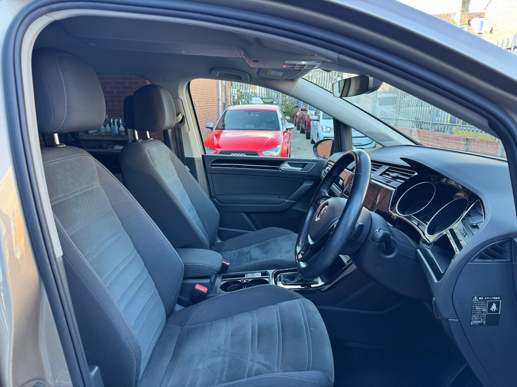 Volkswagen Touran - Image 28