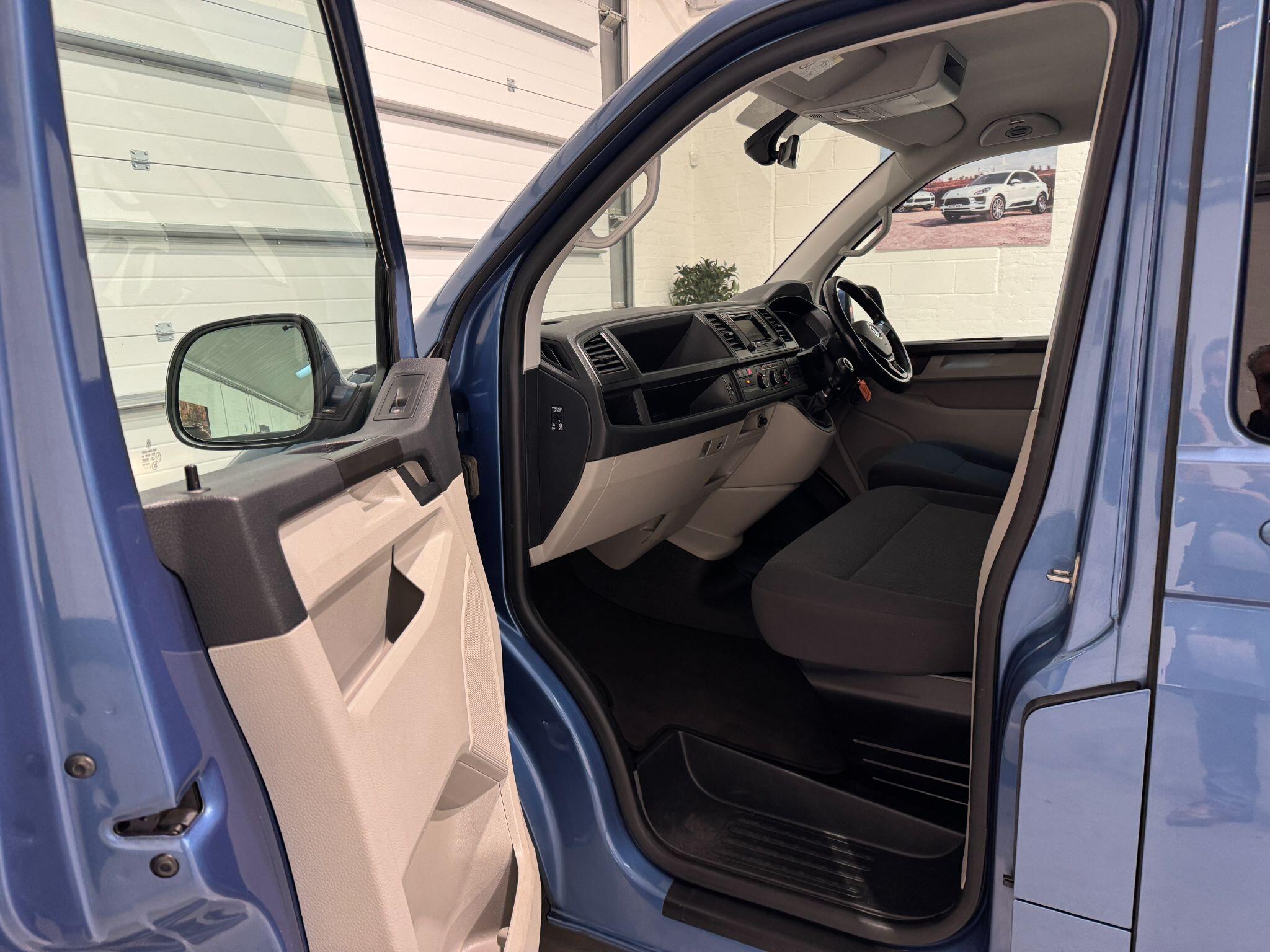 Volkswagen Transporter - Image 78