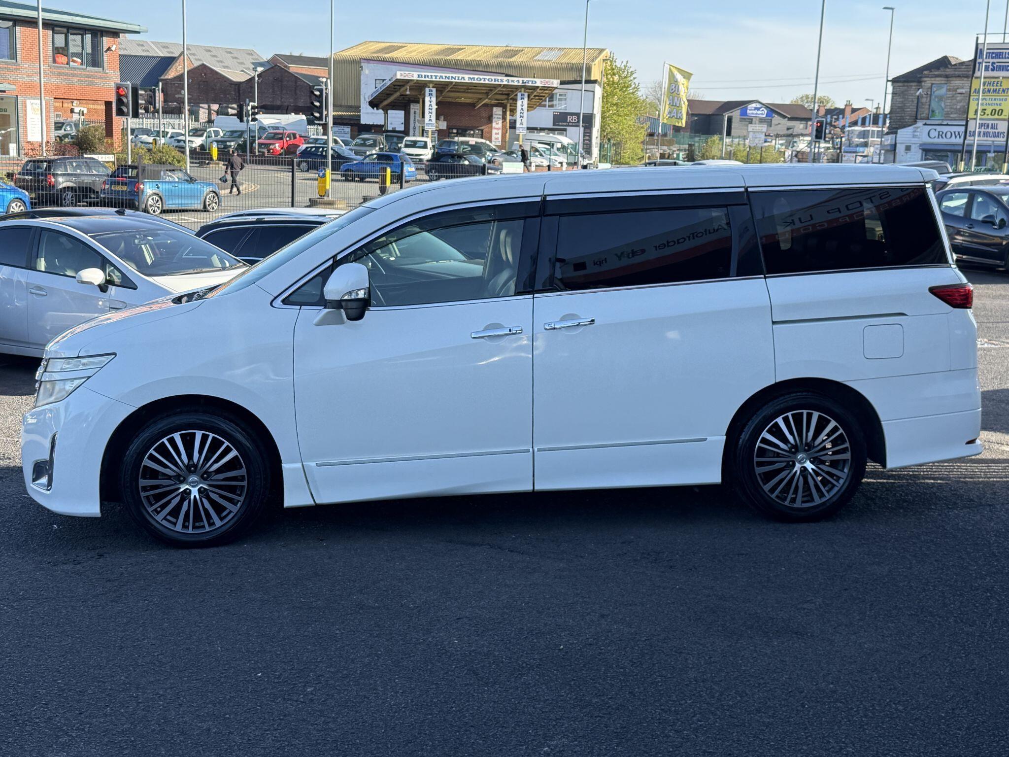 Nissan Elgrand - Image 13