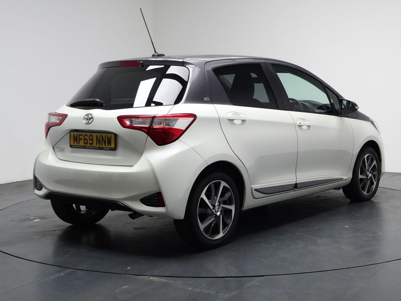 Toyota Yaris - Image 12