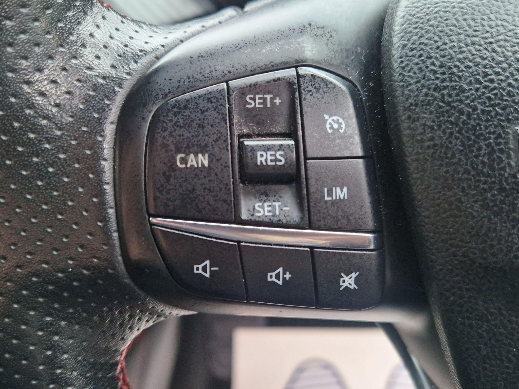 Ford Focus - Image 47