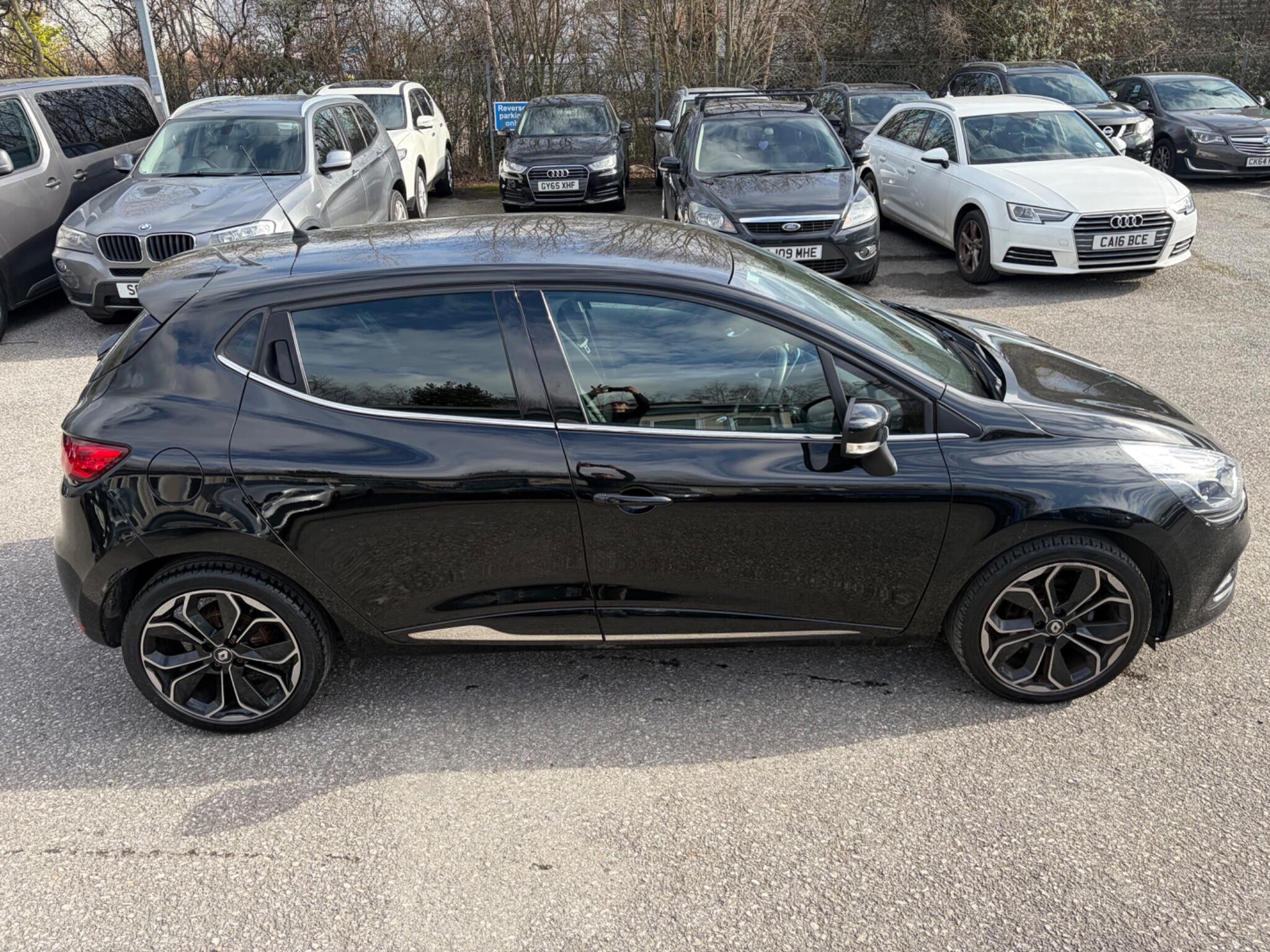 Renault Clio - Image 13
