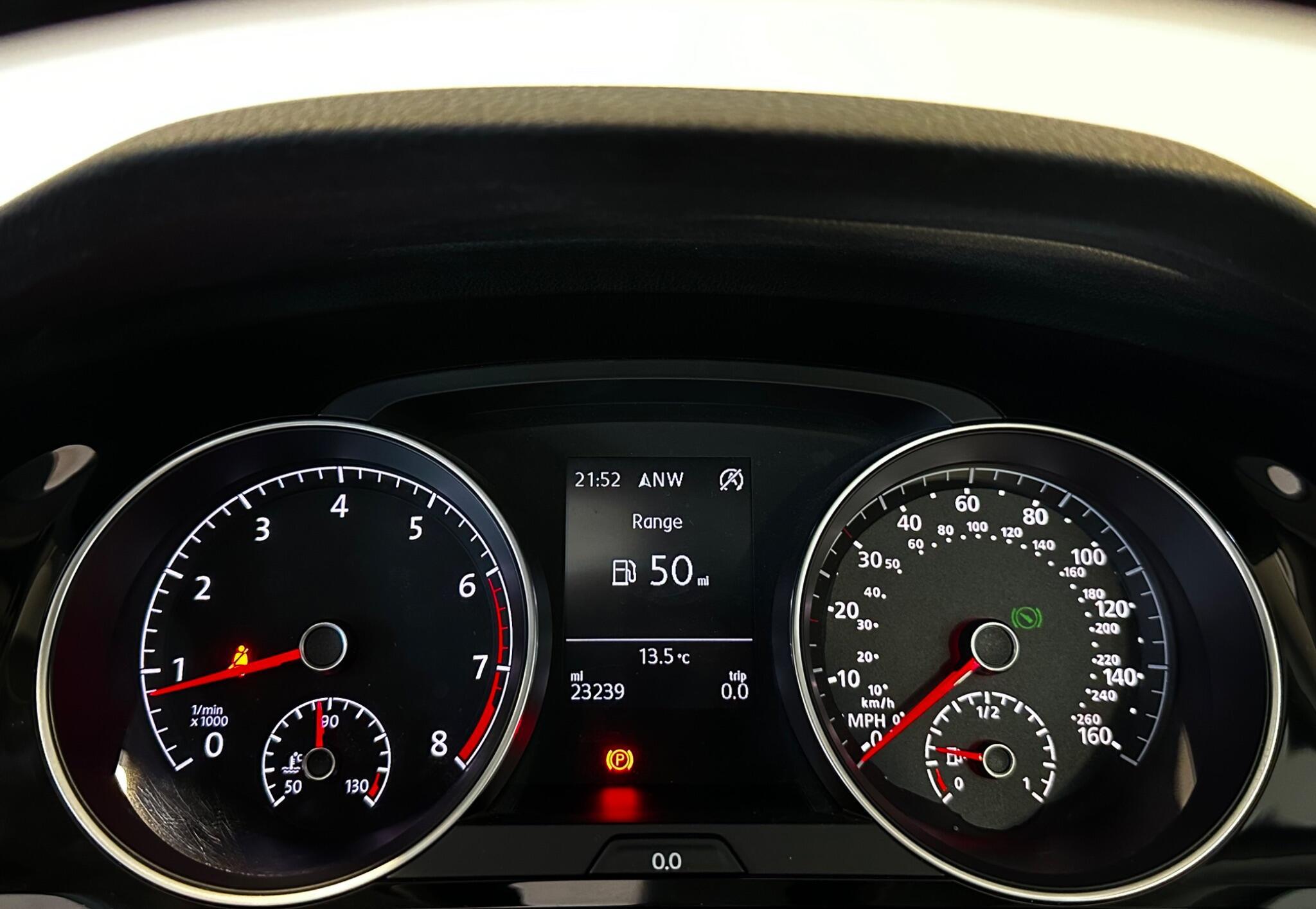 Volkswagen Golf - Image 28