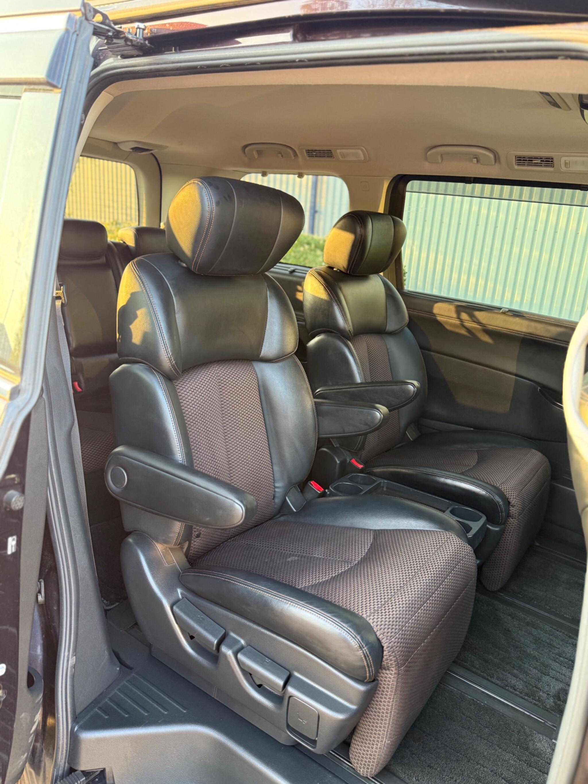 Nissan Elgrand - Image 26