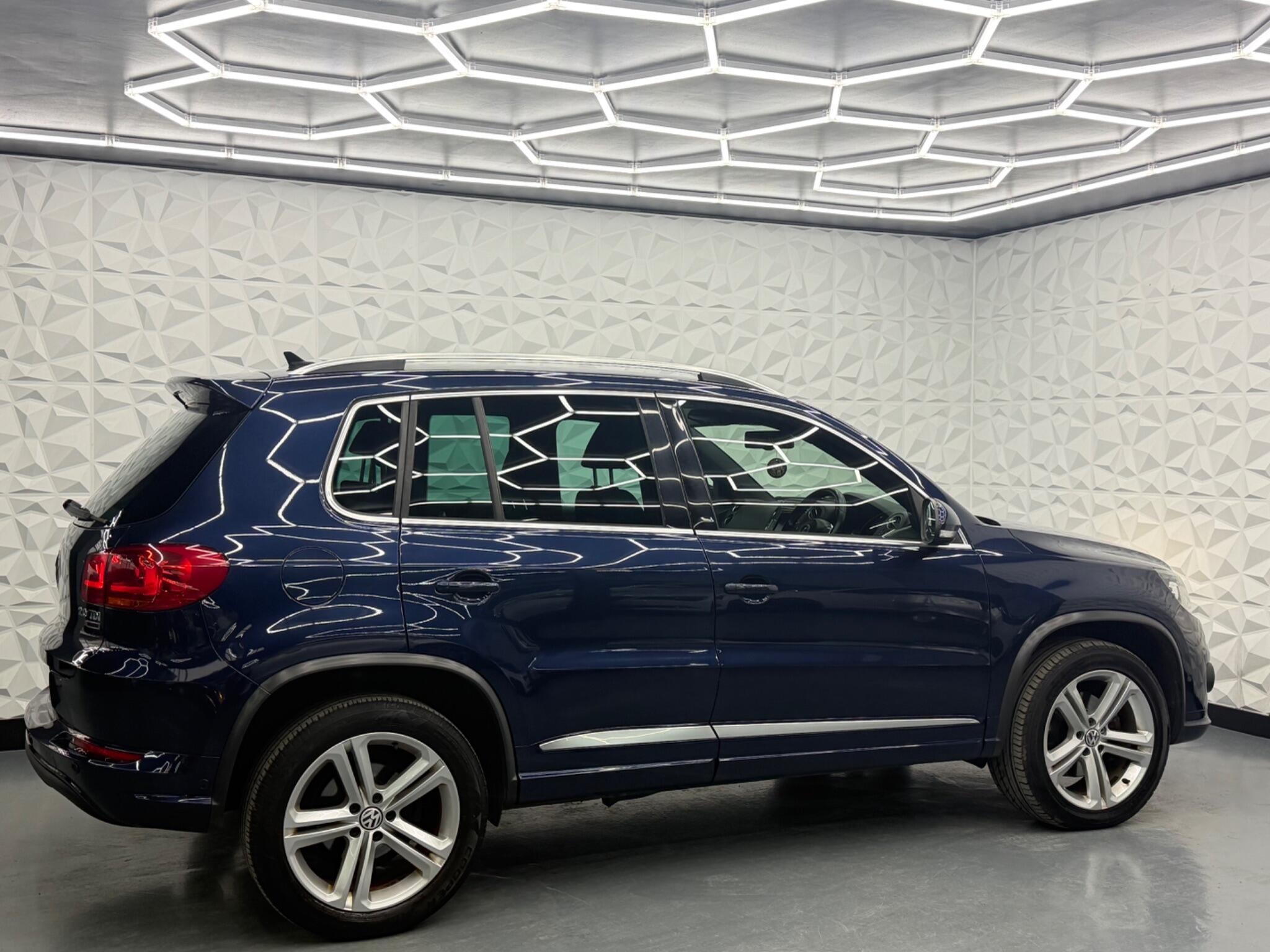 Volkswagen Tiguan - Image 12