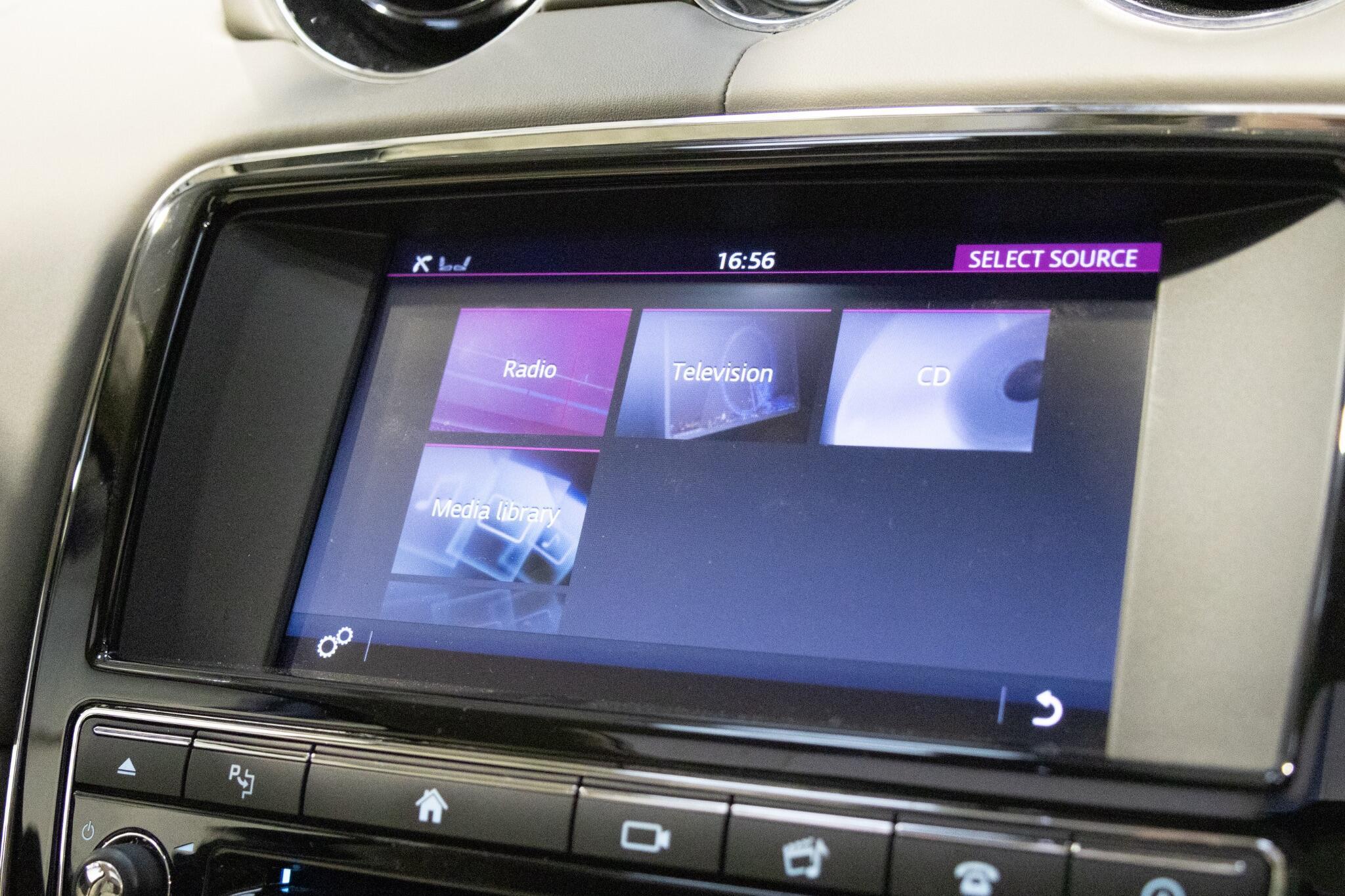 Jaguar XJ - Image 35