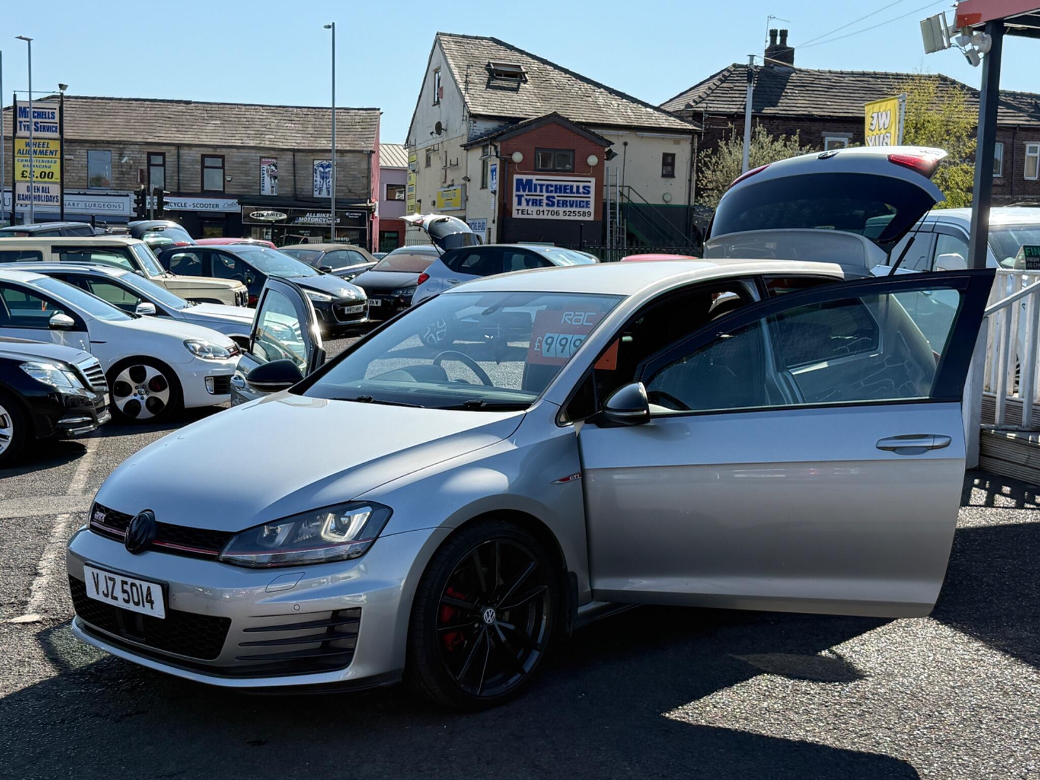 Volkswagen Golf - Image 11