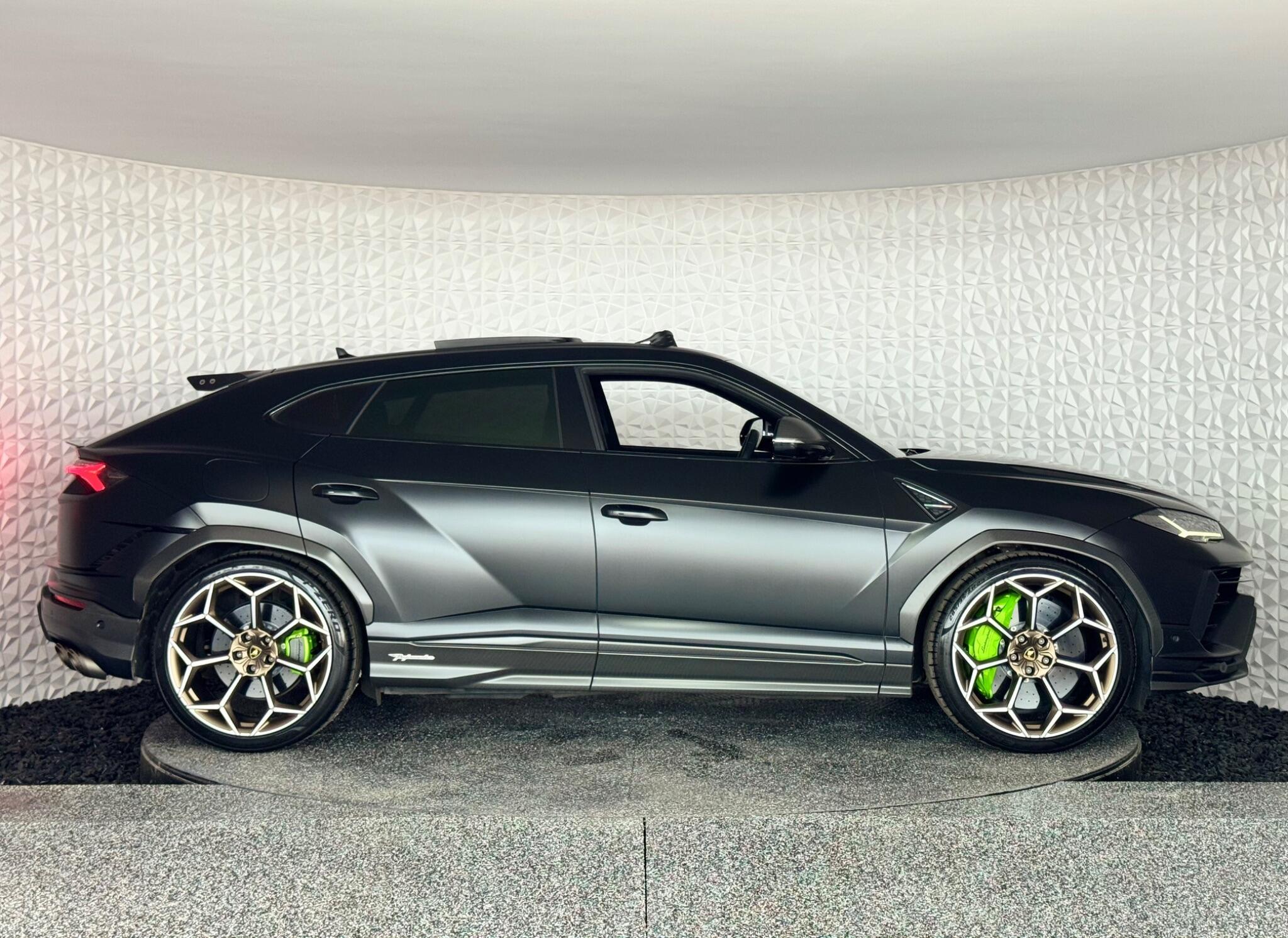 Lamborghini Urus - Image 7