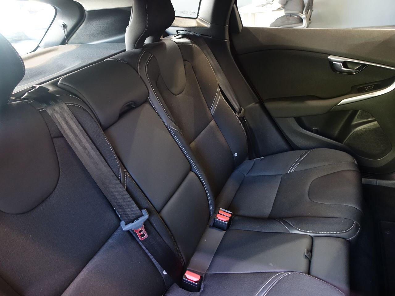 Volvo V40 - Image 14