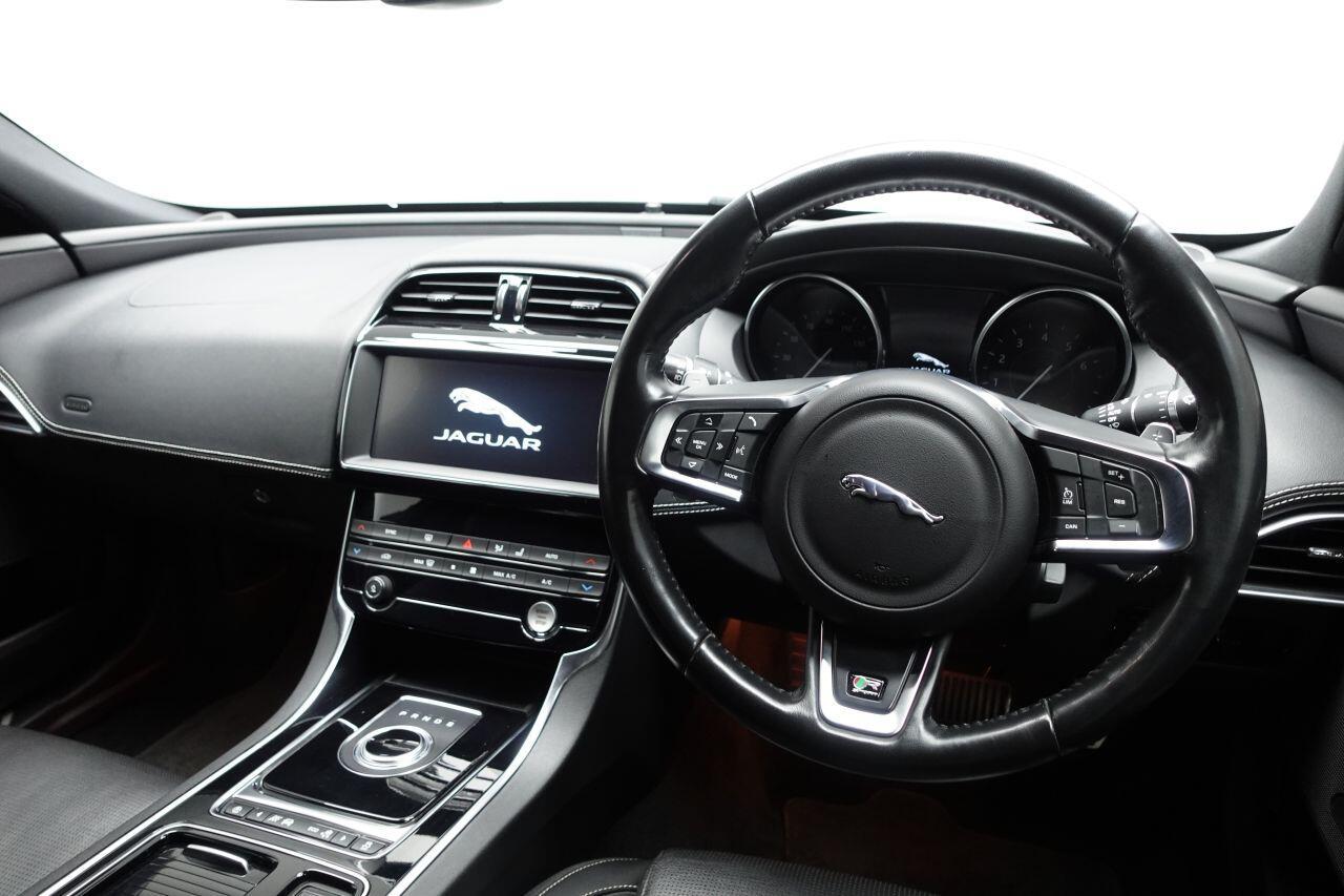 Jaguar XE - Image 15