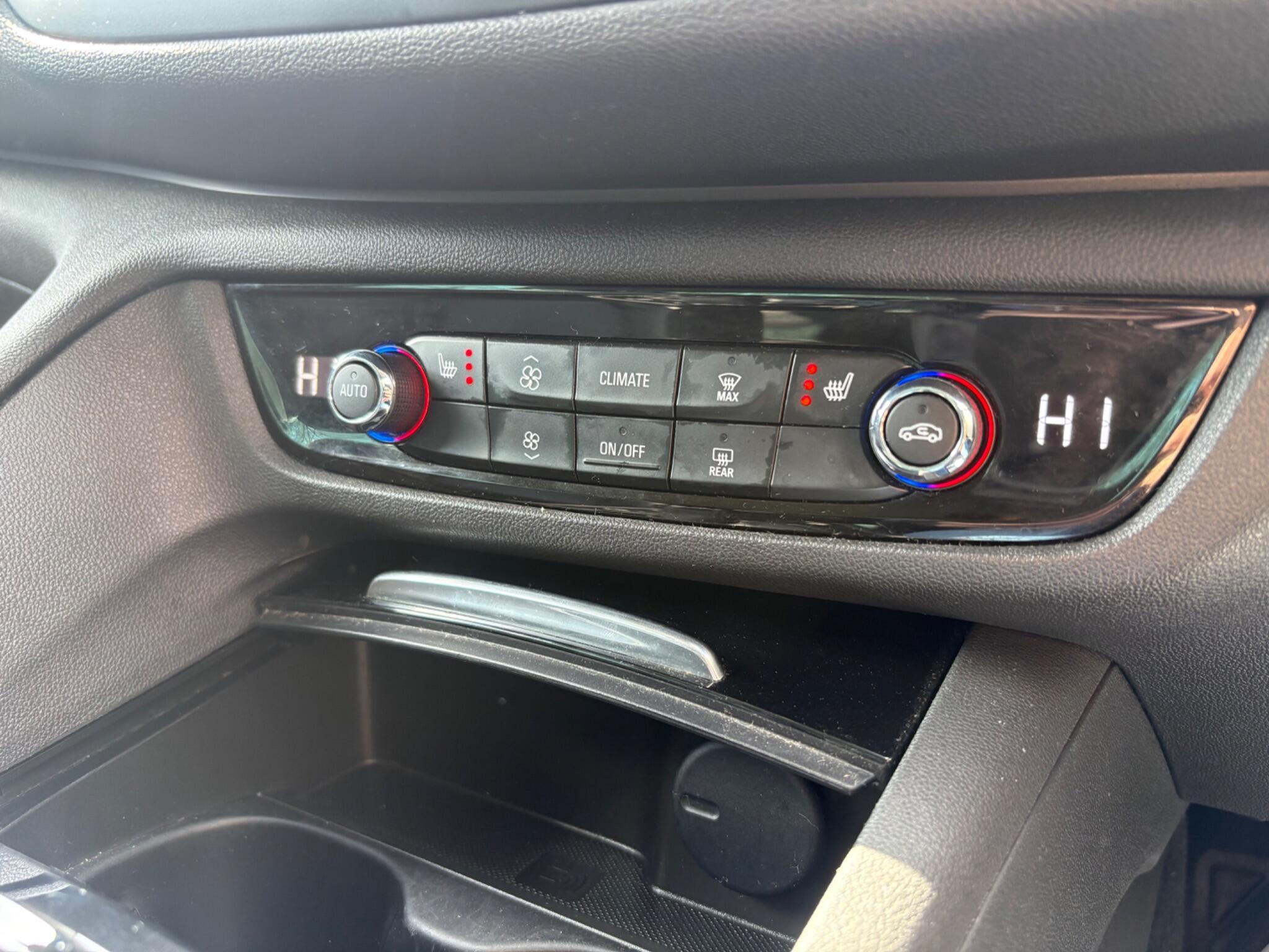 Vauxhall Insignia - Image 27