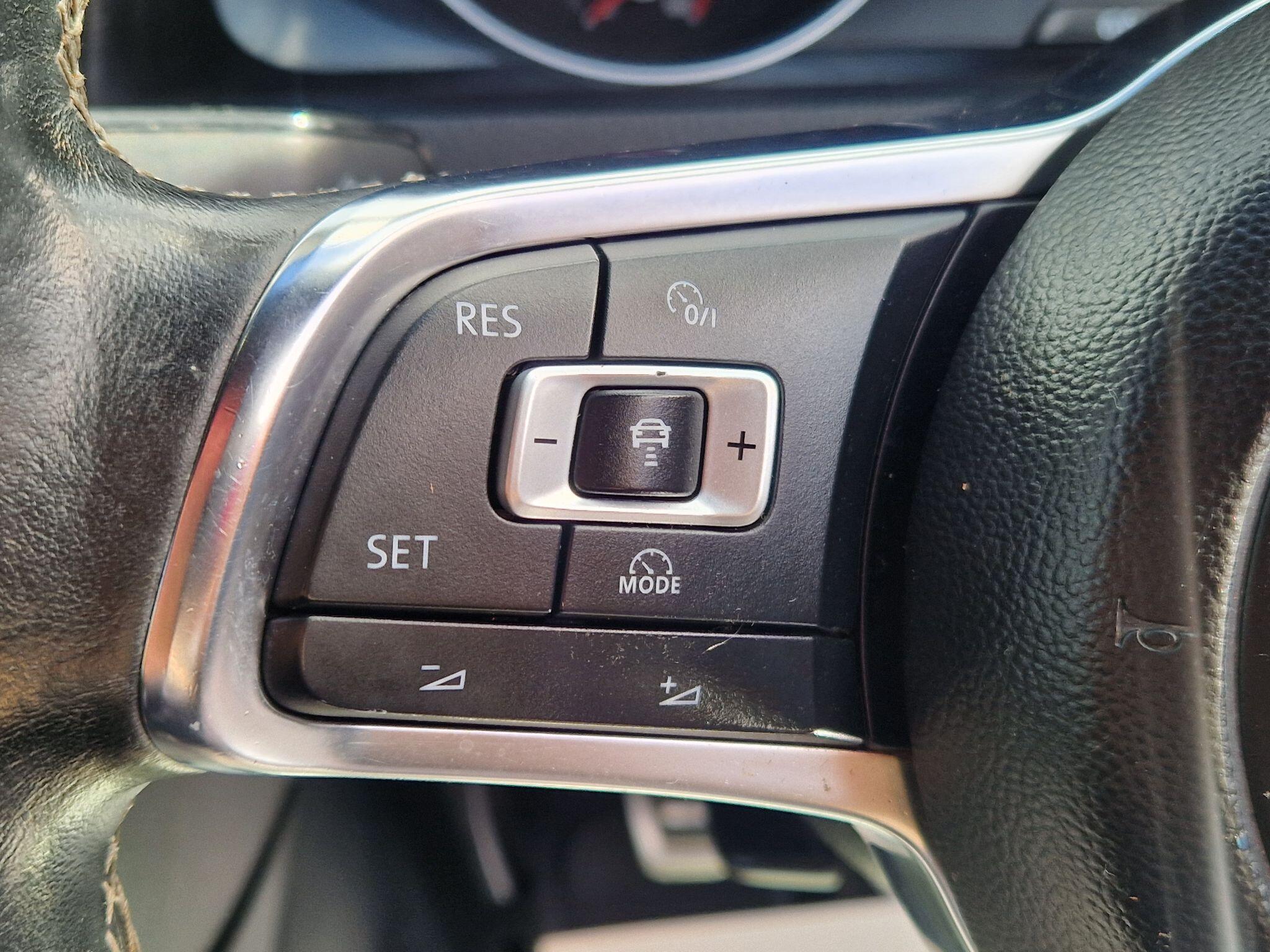 Volkswagen Golf - Image 44