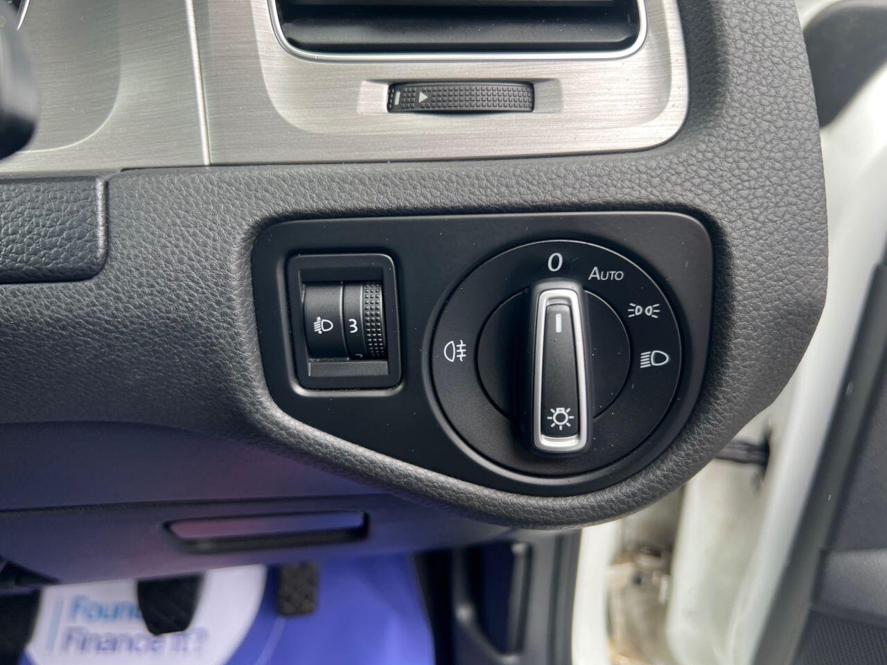 Volkswagen Golf - Image 28