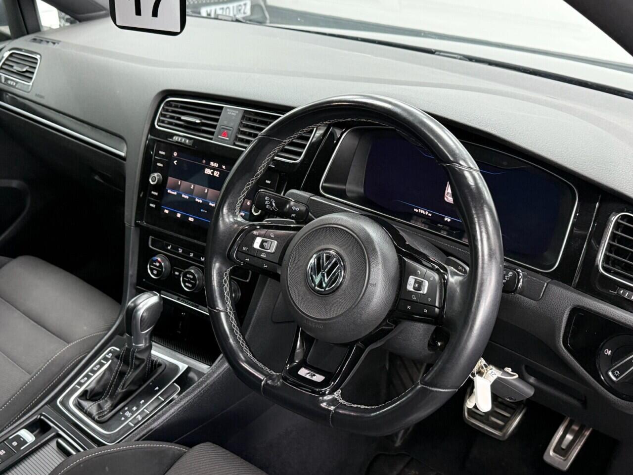 Volkswagen Golf - Image 14