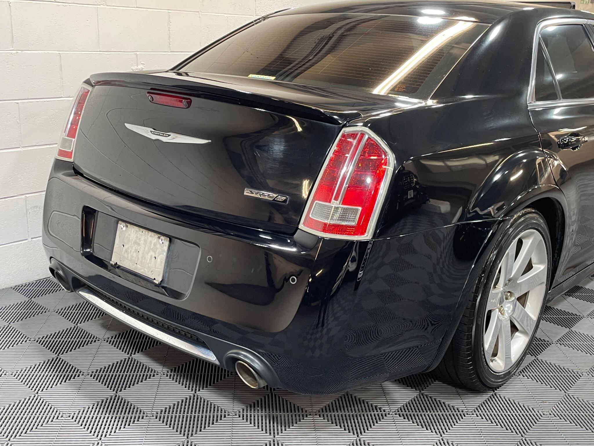 Chrysler 300C - Image 18