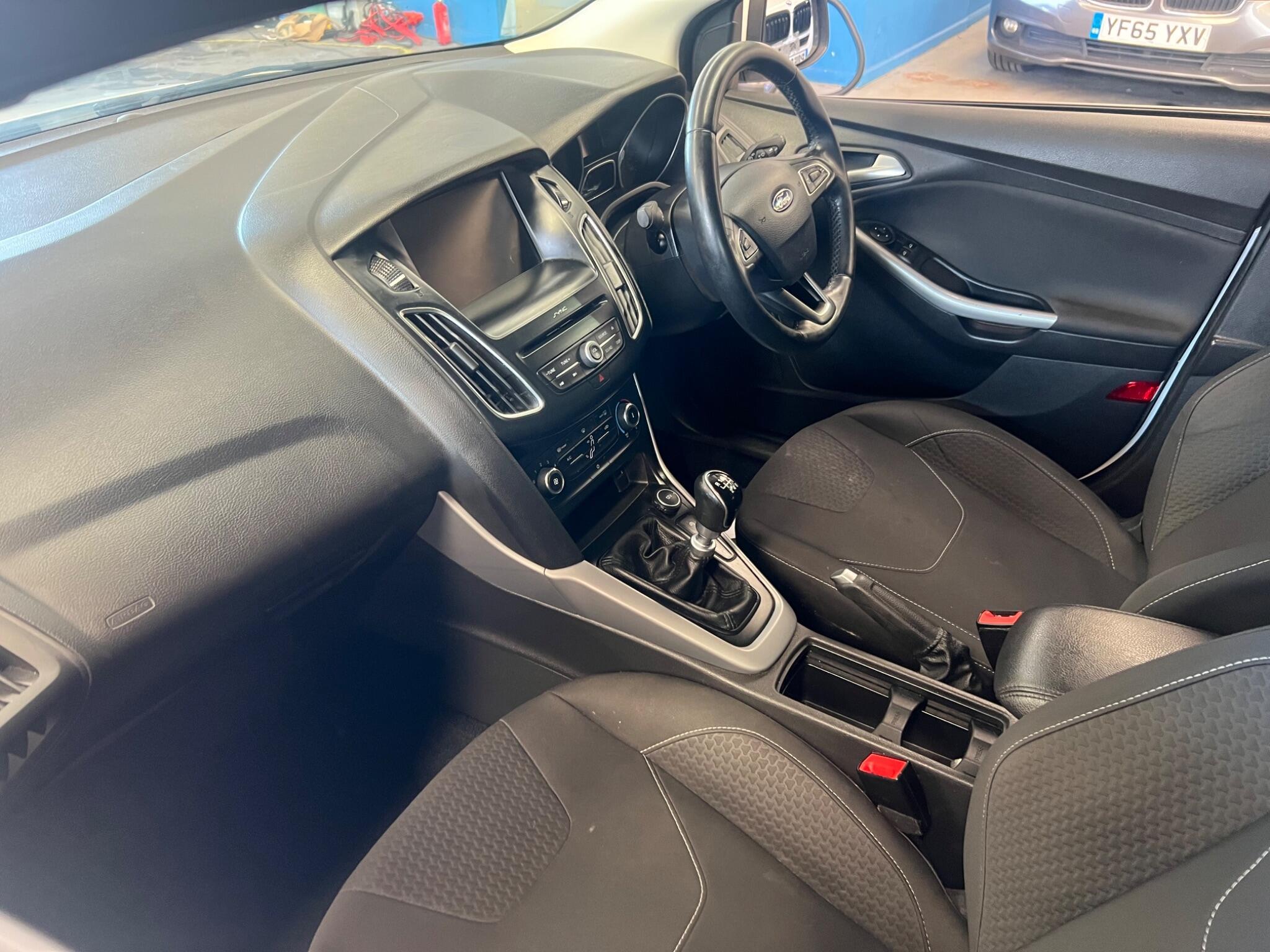 Ford Focus - Image 18