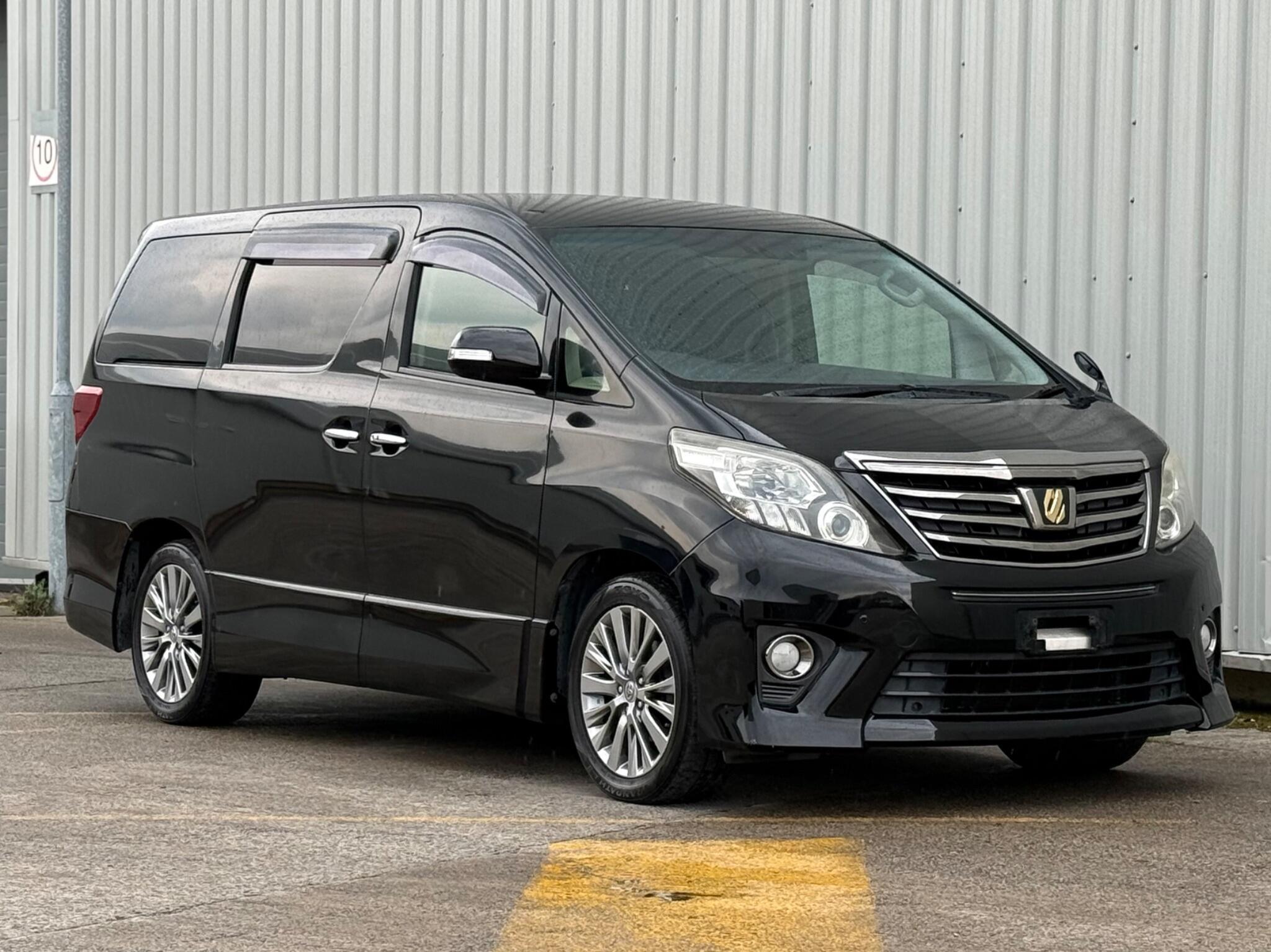 Toyota Alphard - Image 8