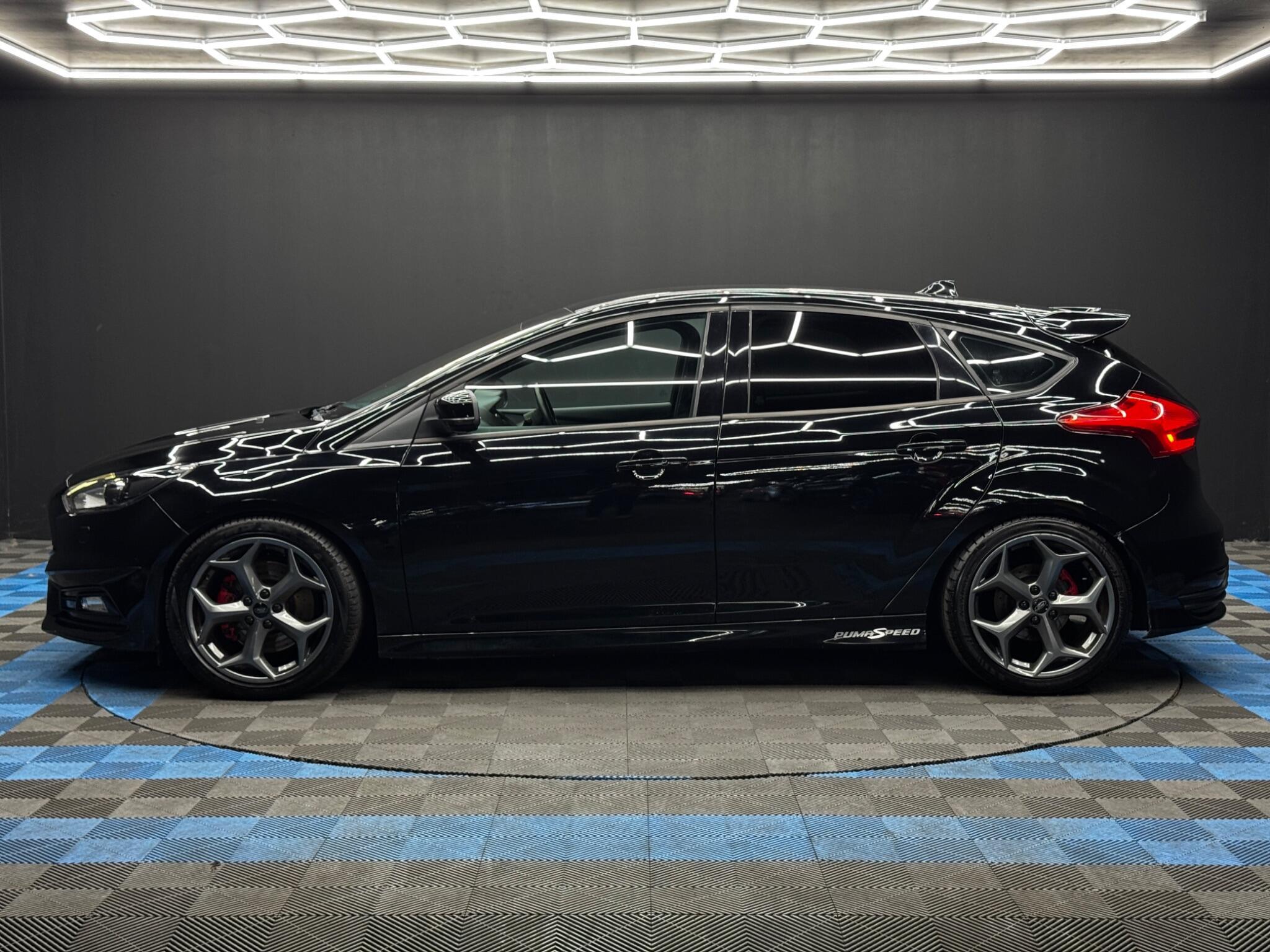 Ford Focus - Image 8