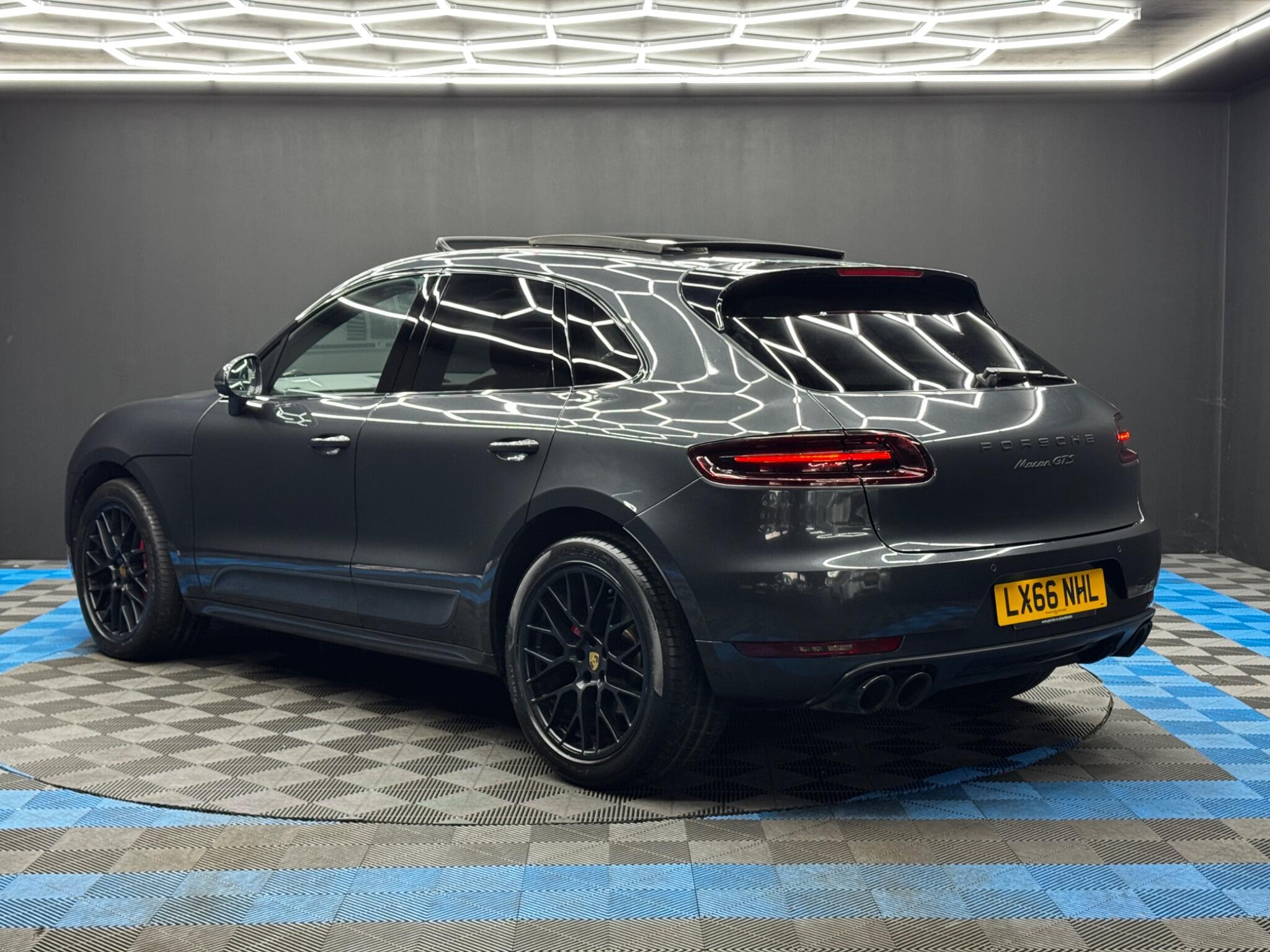 Porsche Macan - Image 7