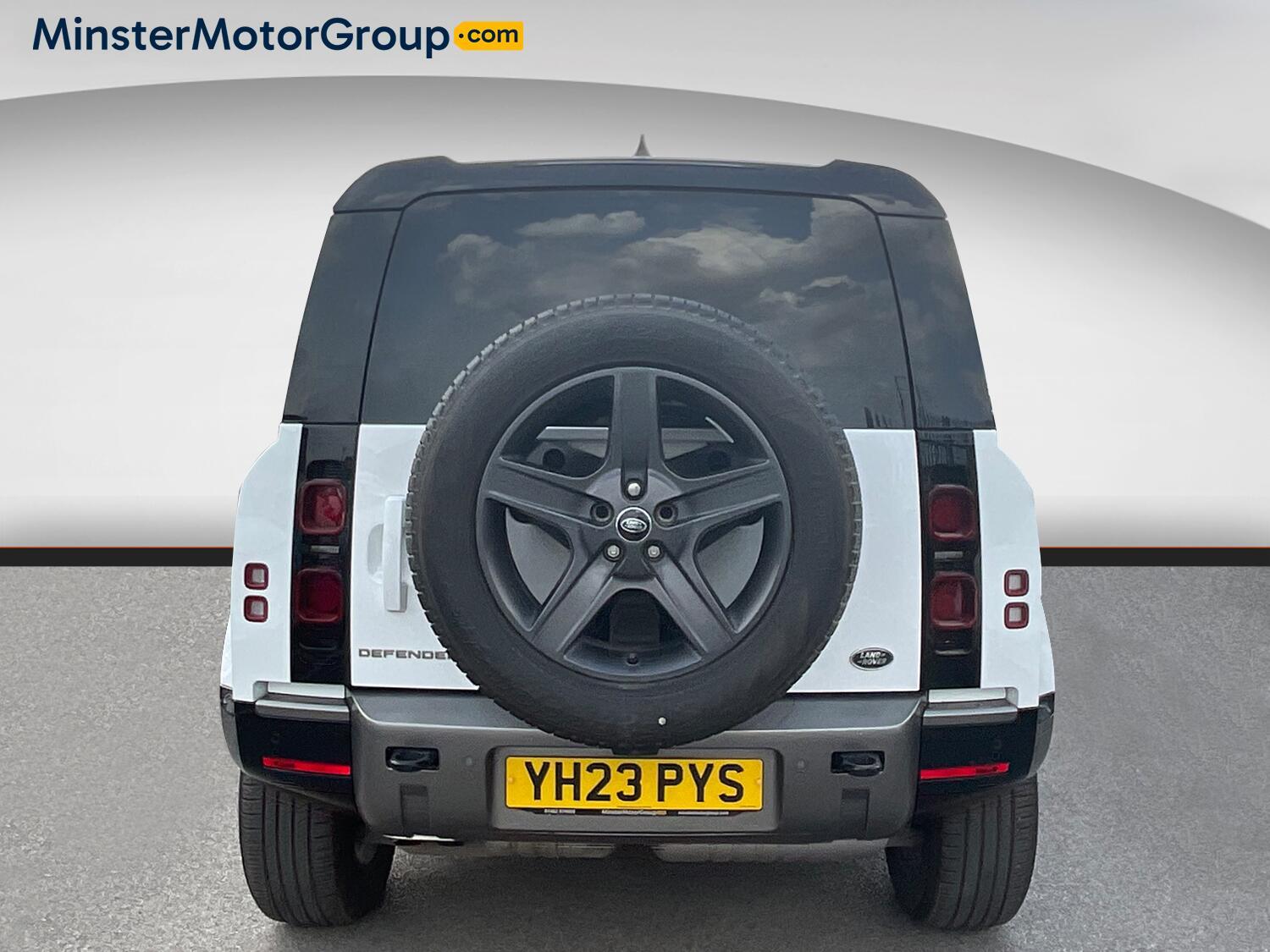 Land Rover Defender - Image 3