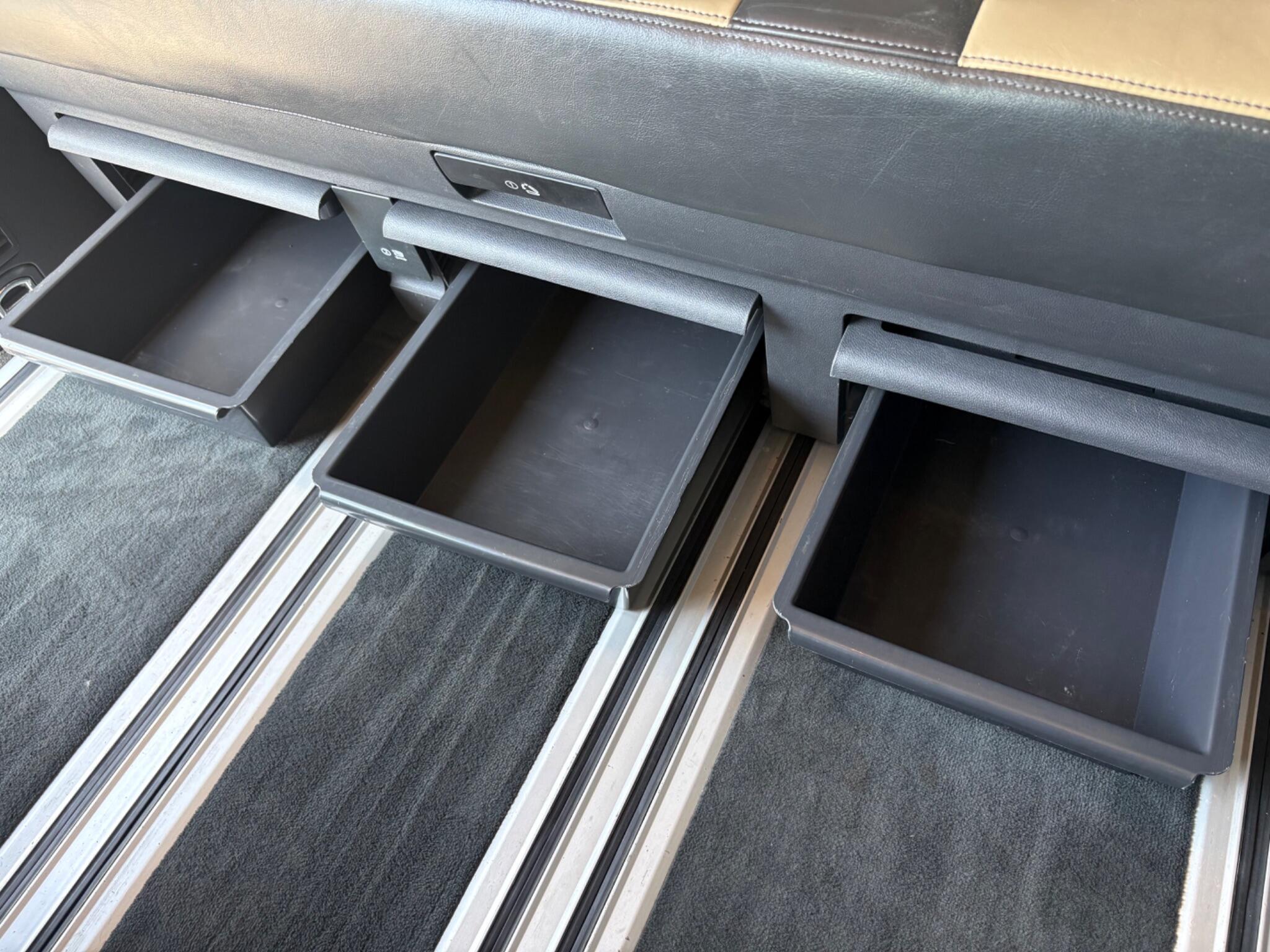 Volkswagen CARAVELLE - Image 33