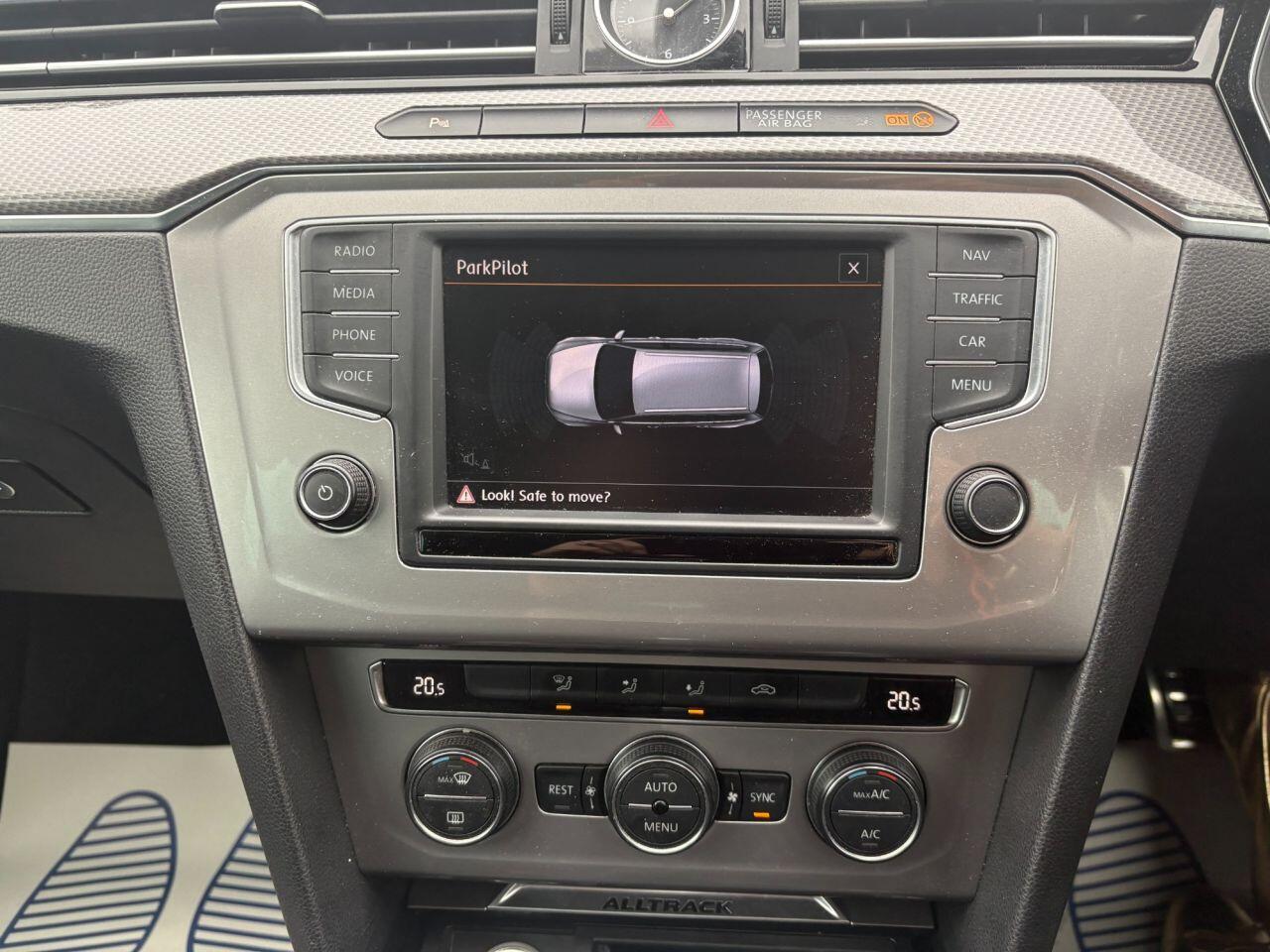 Volkswagen Passat - Image 8