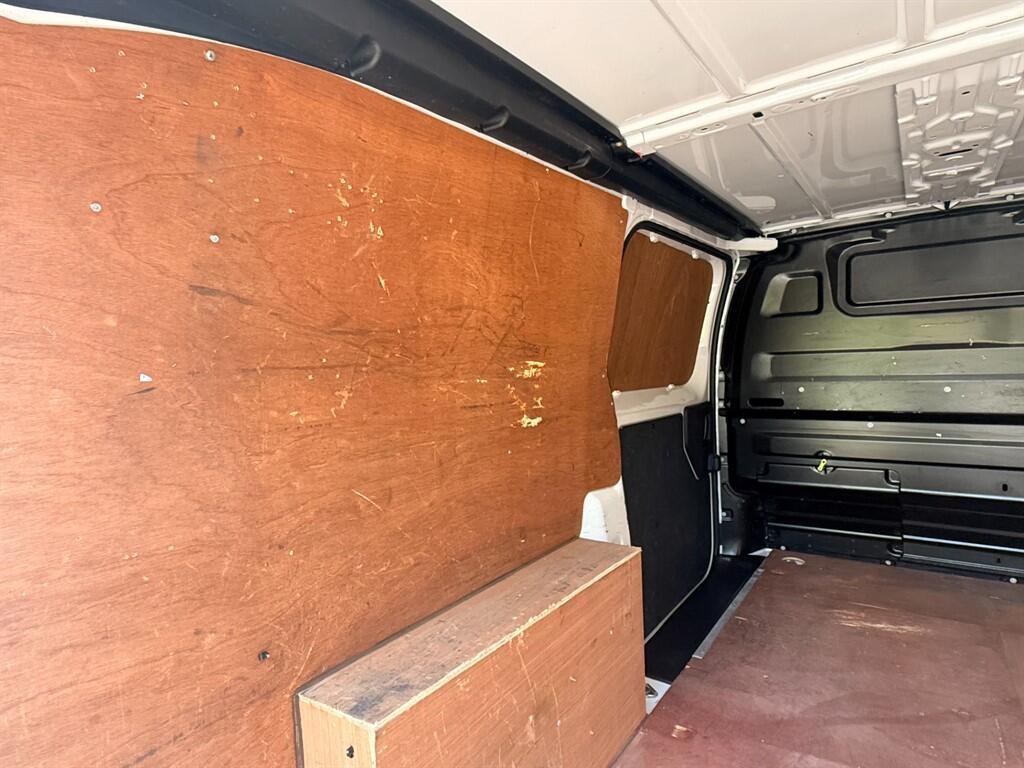 Vauxhall Vivaro - Image 12
