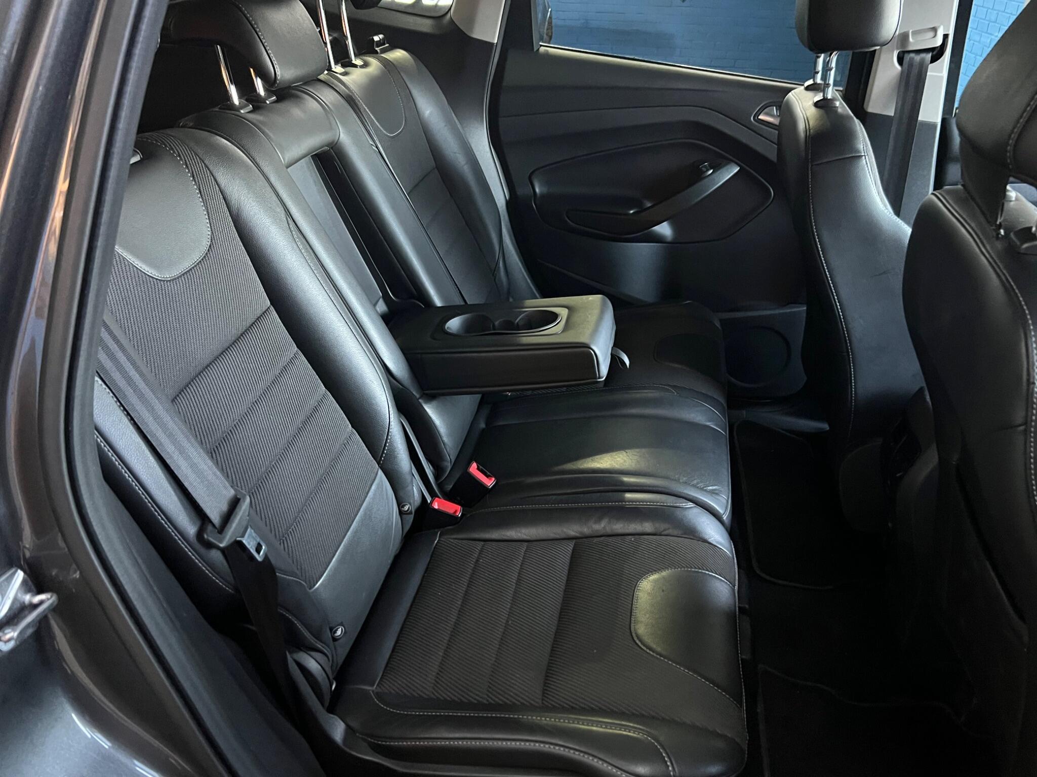 Ford Kuga - Image 18