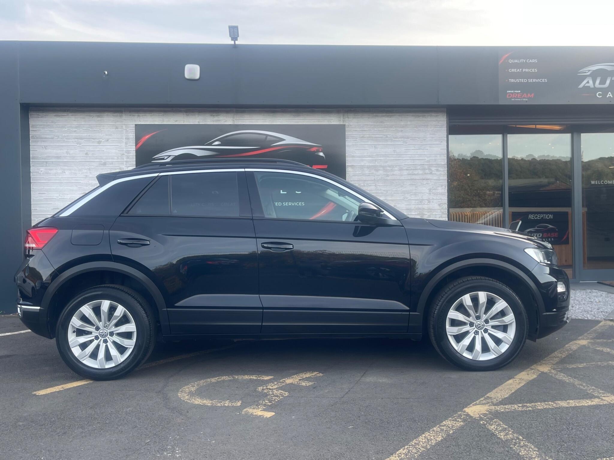 Volkswagen T-Roc - Image 14
