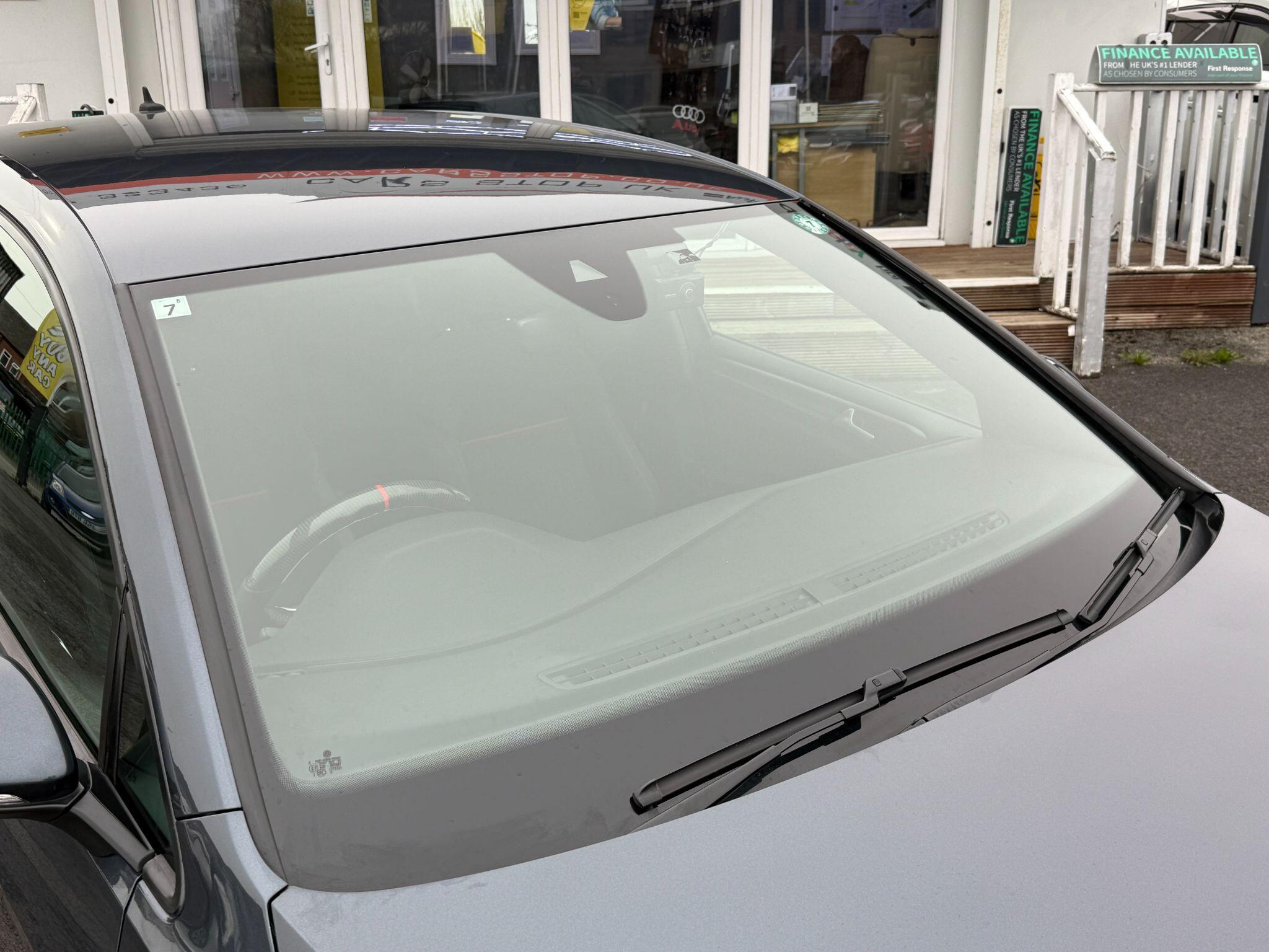 Volkswagen Golf - Image 13