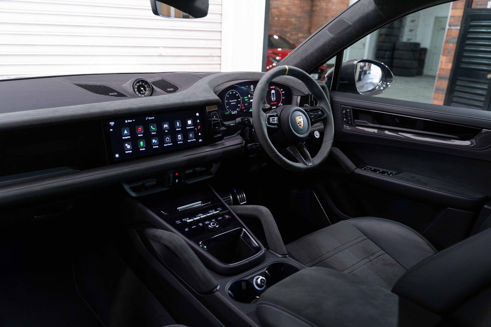 Porsche Cayenne - Image 13