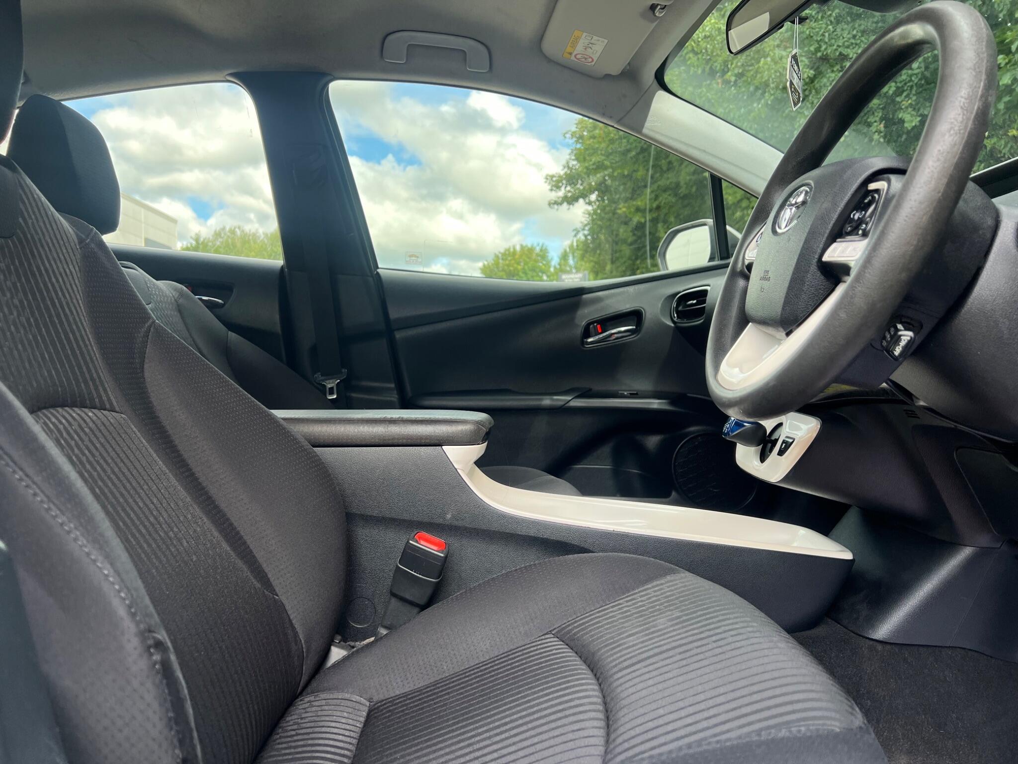 Toyota Prius - Image 14