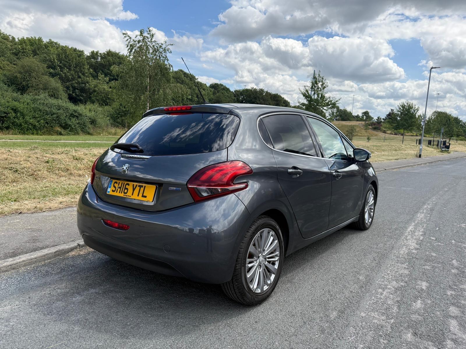 Peugeot 208 - Image 3