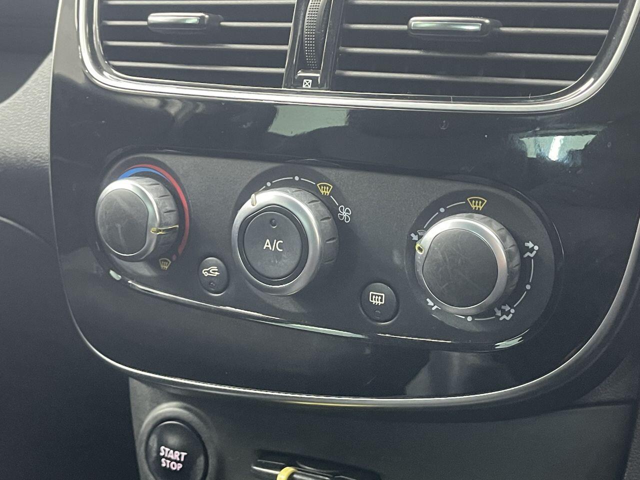 Renault Clio - Image 27