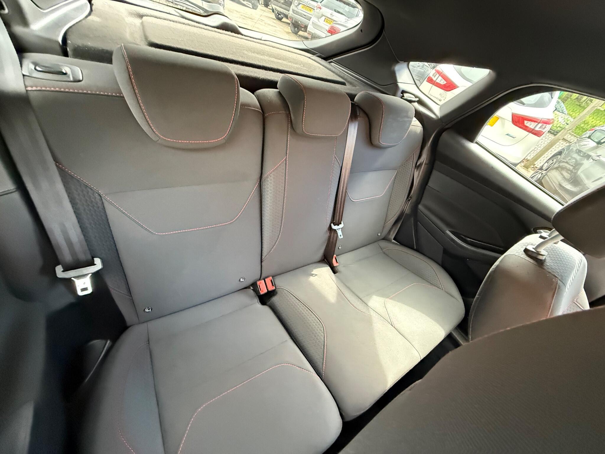 Ford Focus - Image 15