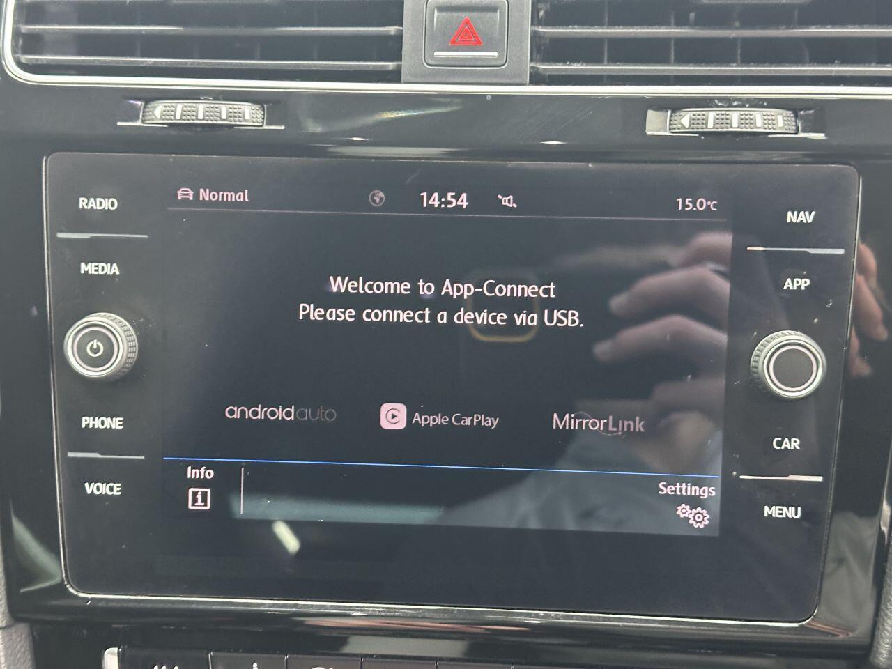 Volkswagen Golf - Image 30