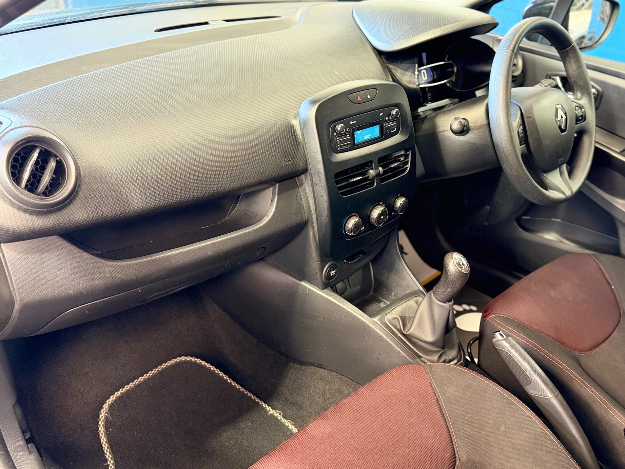 Renault Clio - Image 30