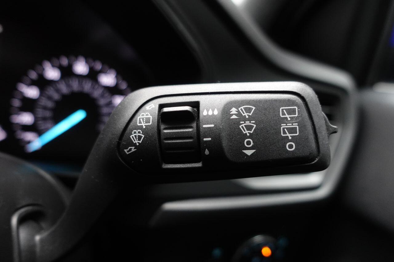 Ford Focus - Image 36