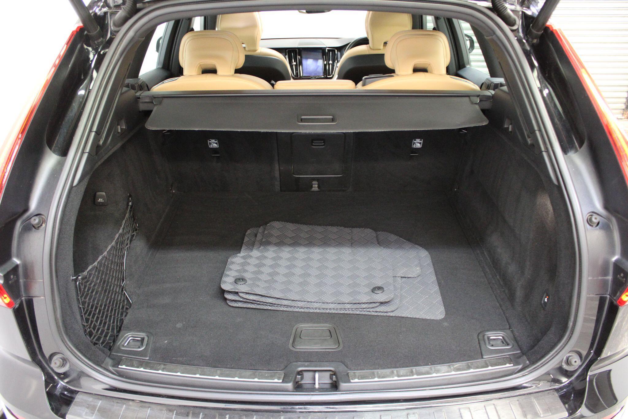 Volvo XC60 - Image 16