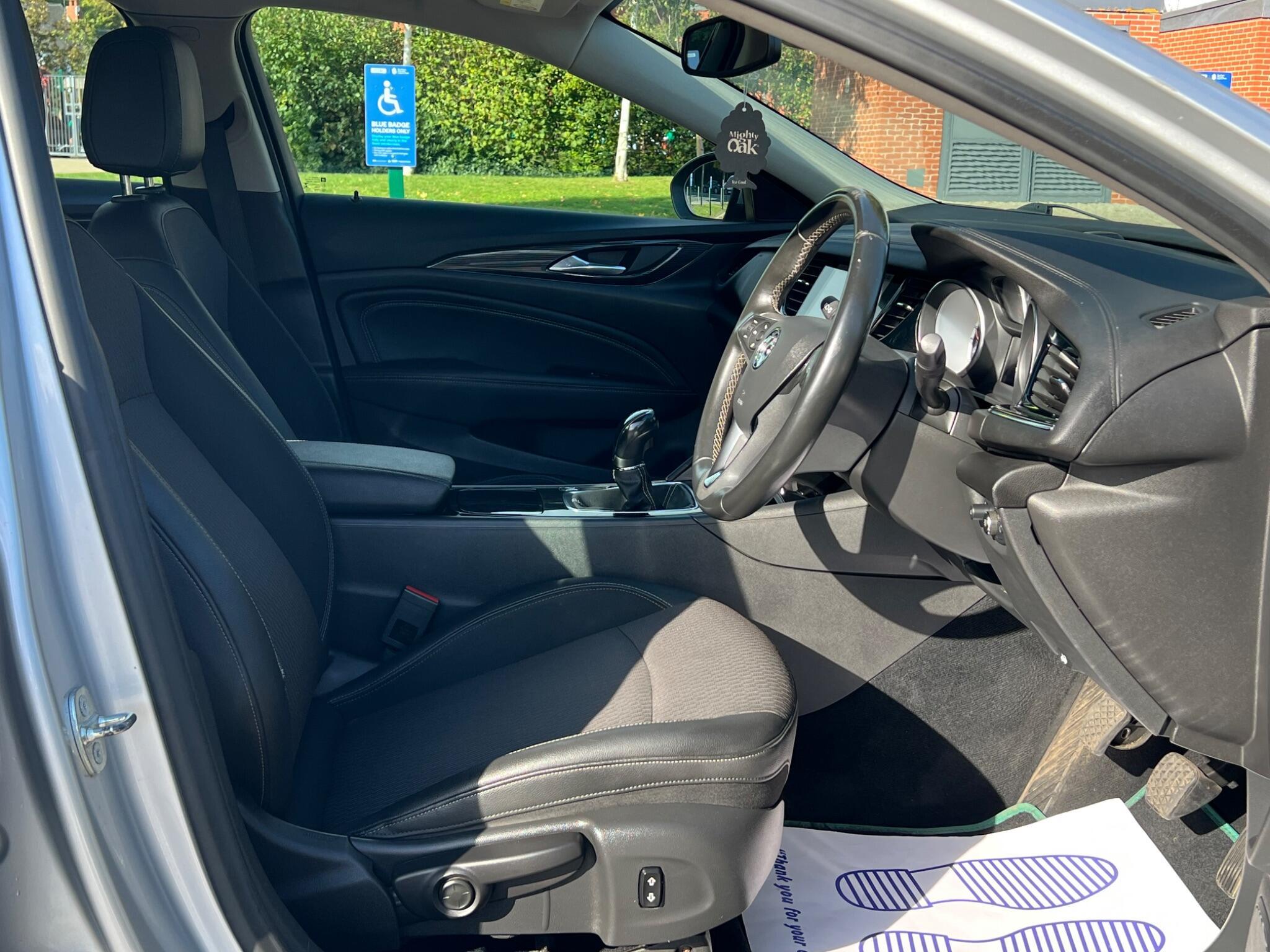 Vauxhall Insignia - Image 13