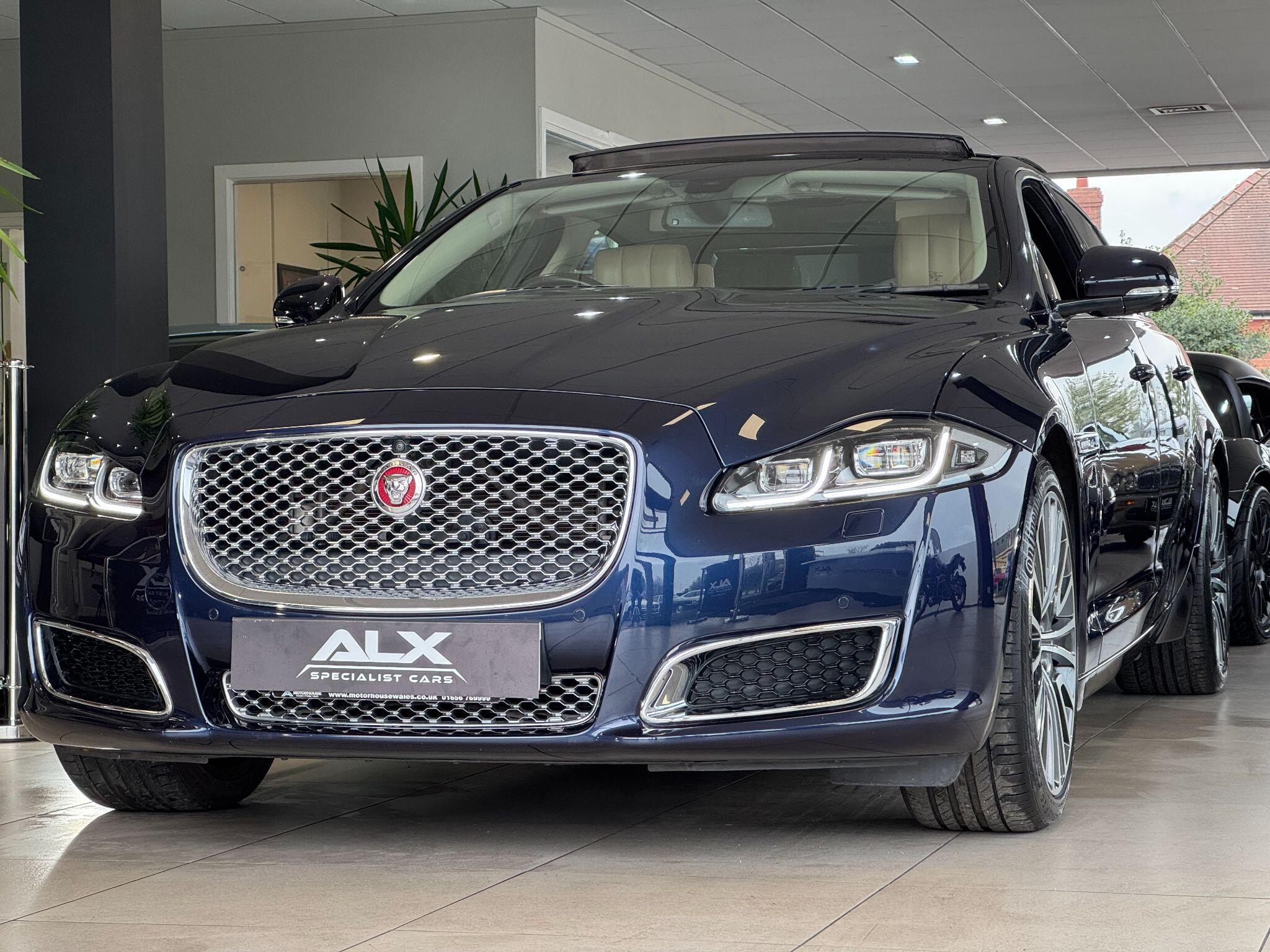 Jaguar XJ - Image 11