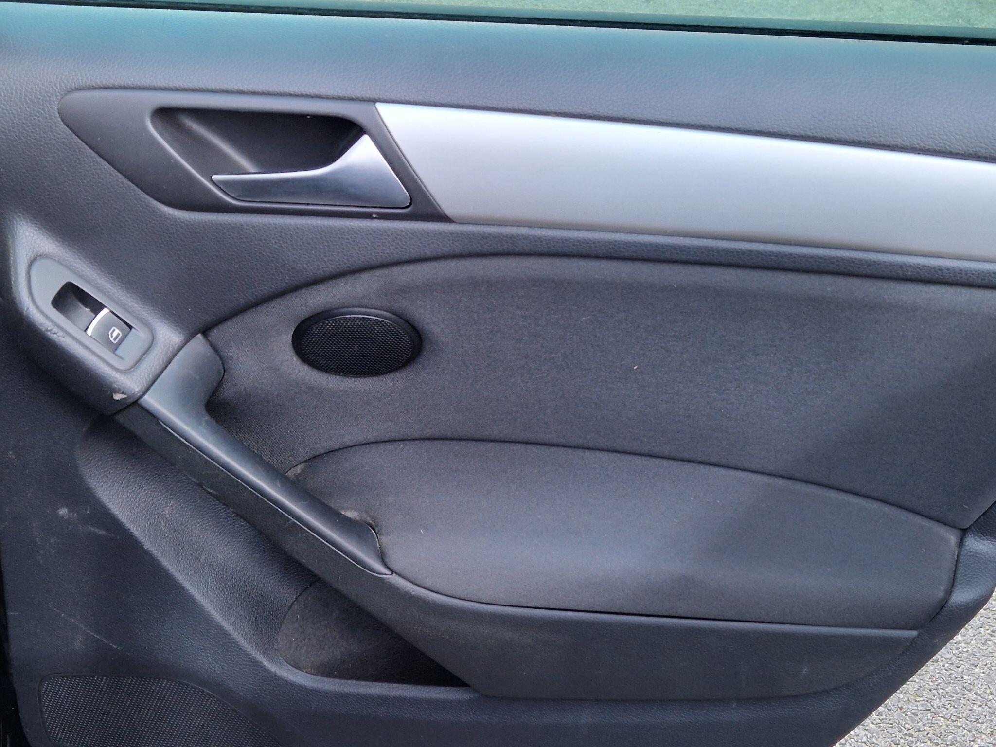 Volkswagen Golf - Image 37