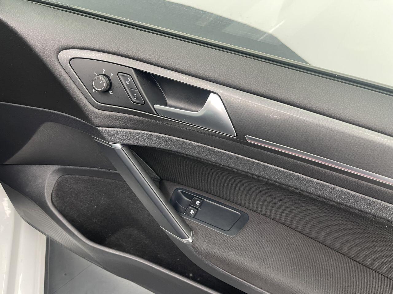 Volkswagen Golf - Image 21