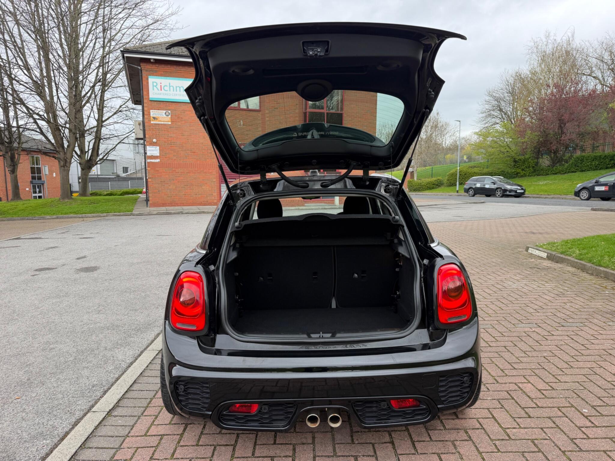 MINI Hatch - Image 21