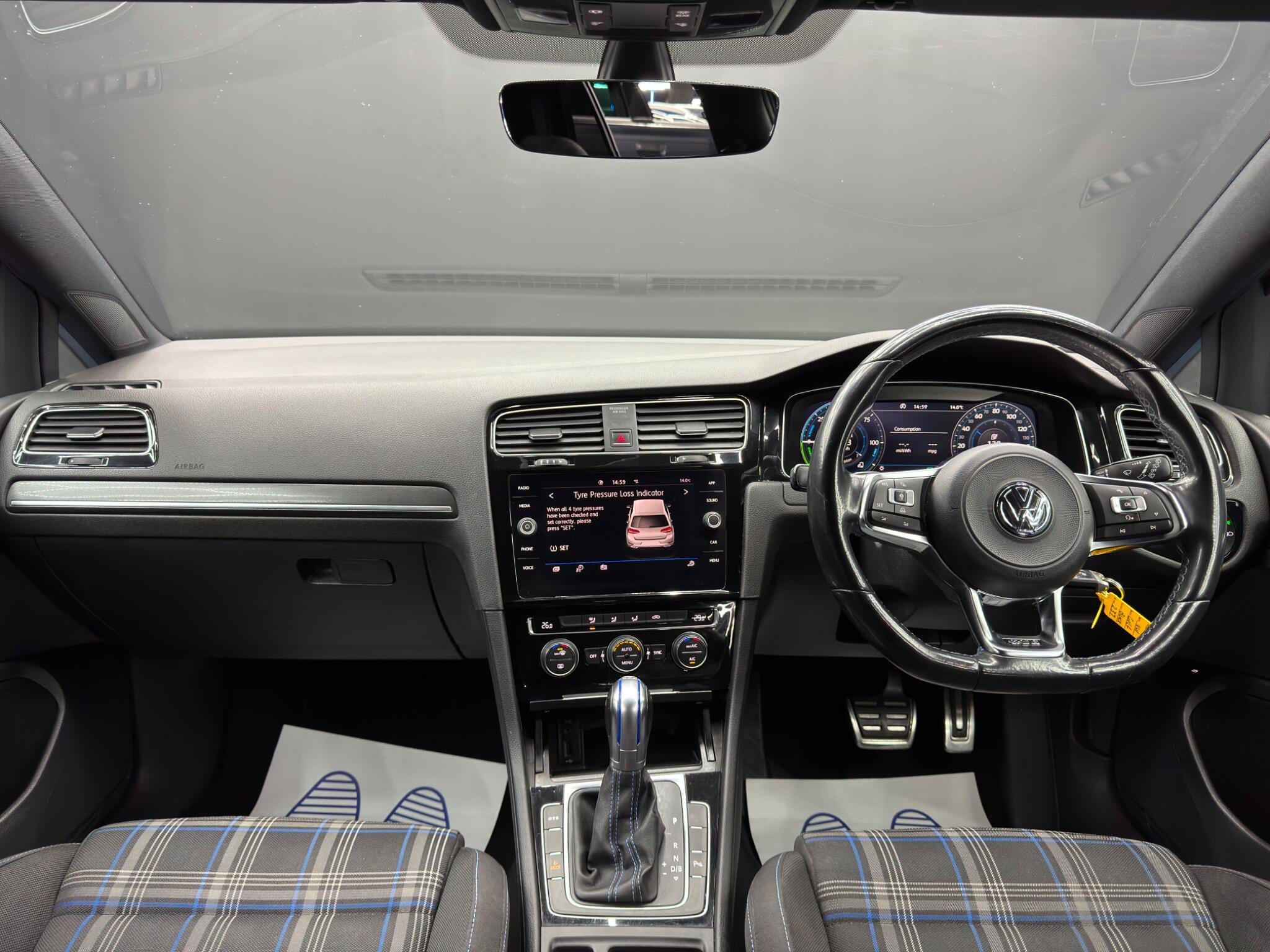 Volkswagen Golf - Image 10