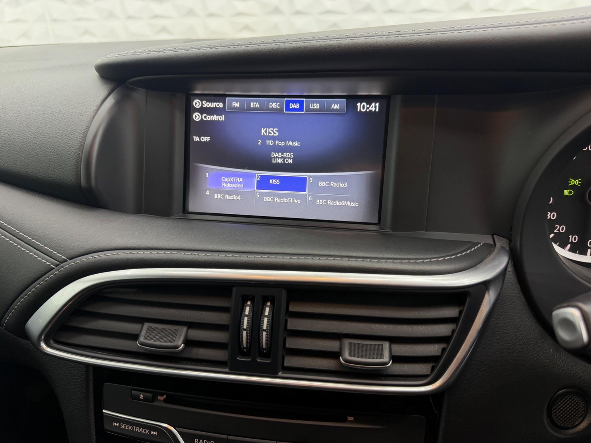 Infiniti Q30 - Image 23