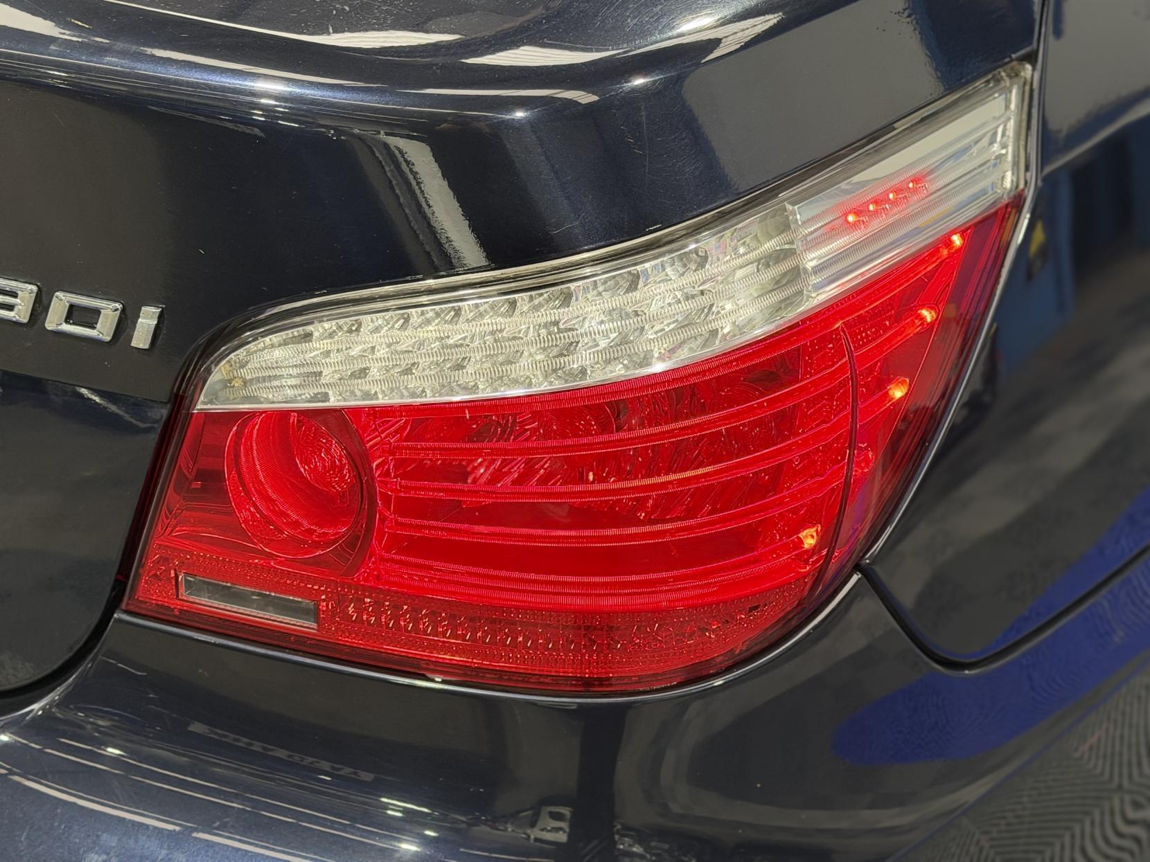 BMW 5 Series - Image 11